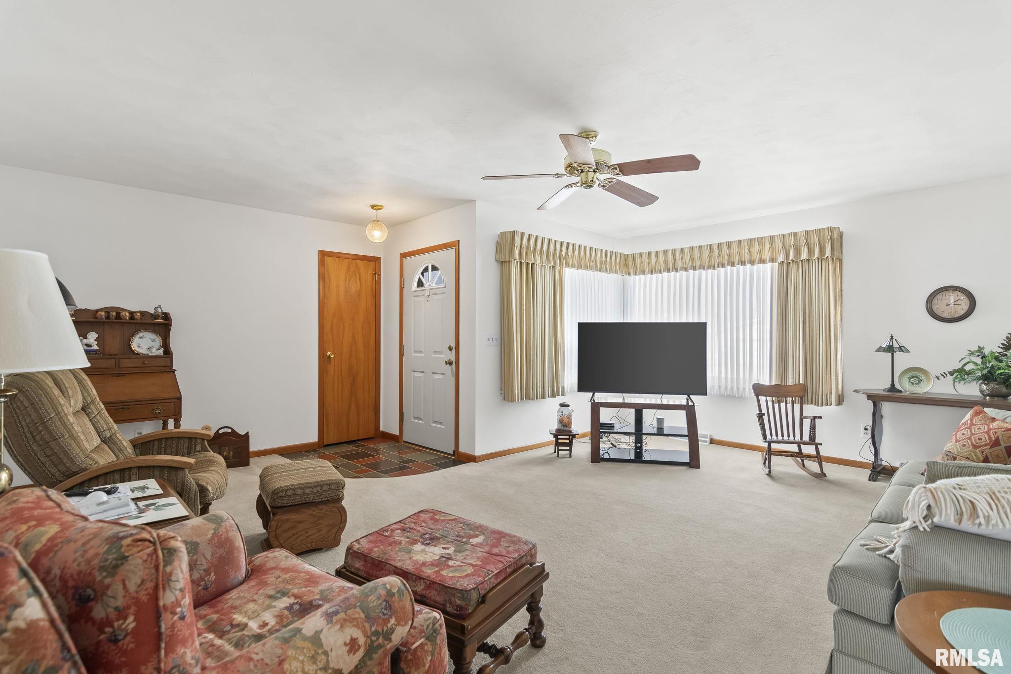 608 Rainbow Drive, Athens, Illinois image 5