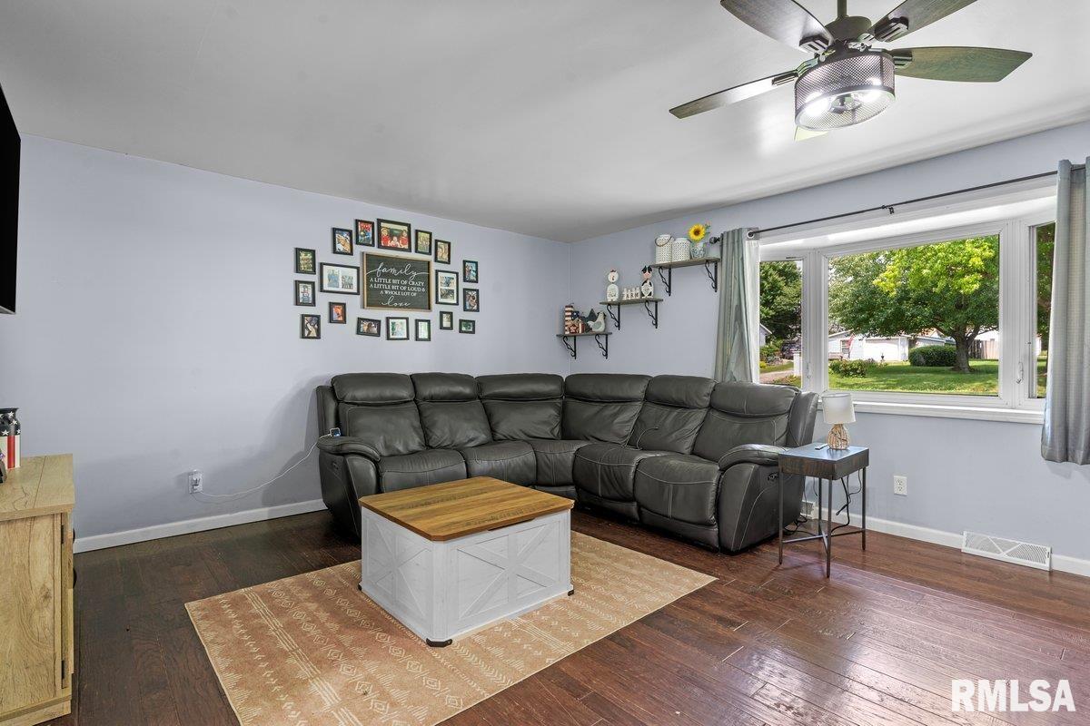 304 S Curtis Street, Edinburg, Illinois image 8