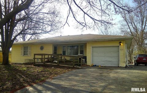 Homes For Sale - 629 E Chambers Street<br/> Jacksonville, IL 62650