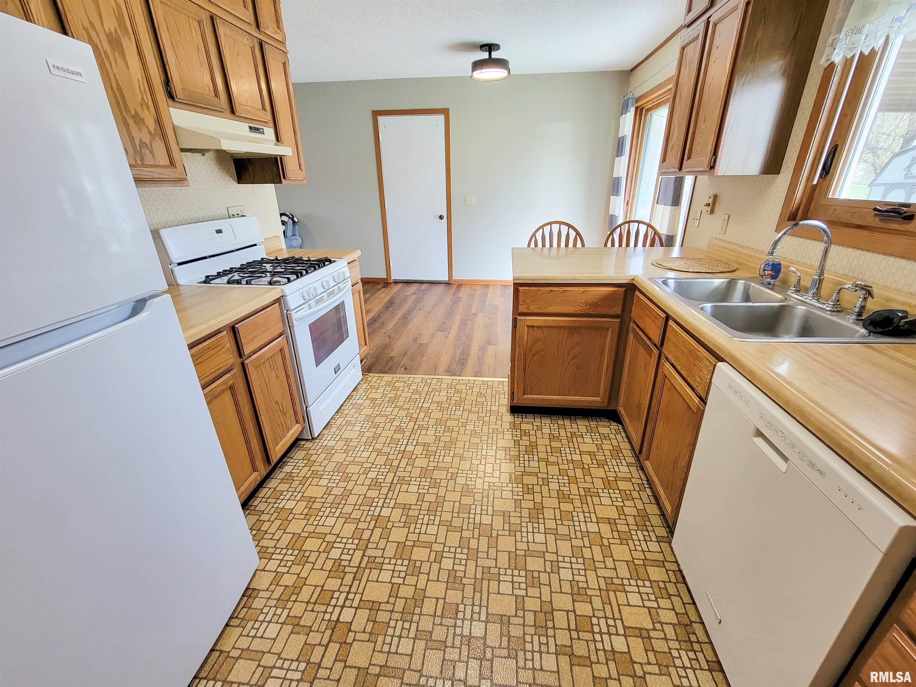 906 Birchwood Avenue, Flora, Illinois image 23