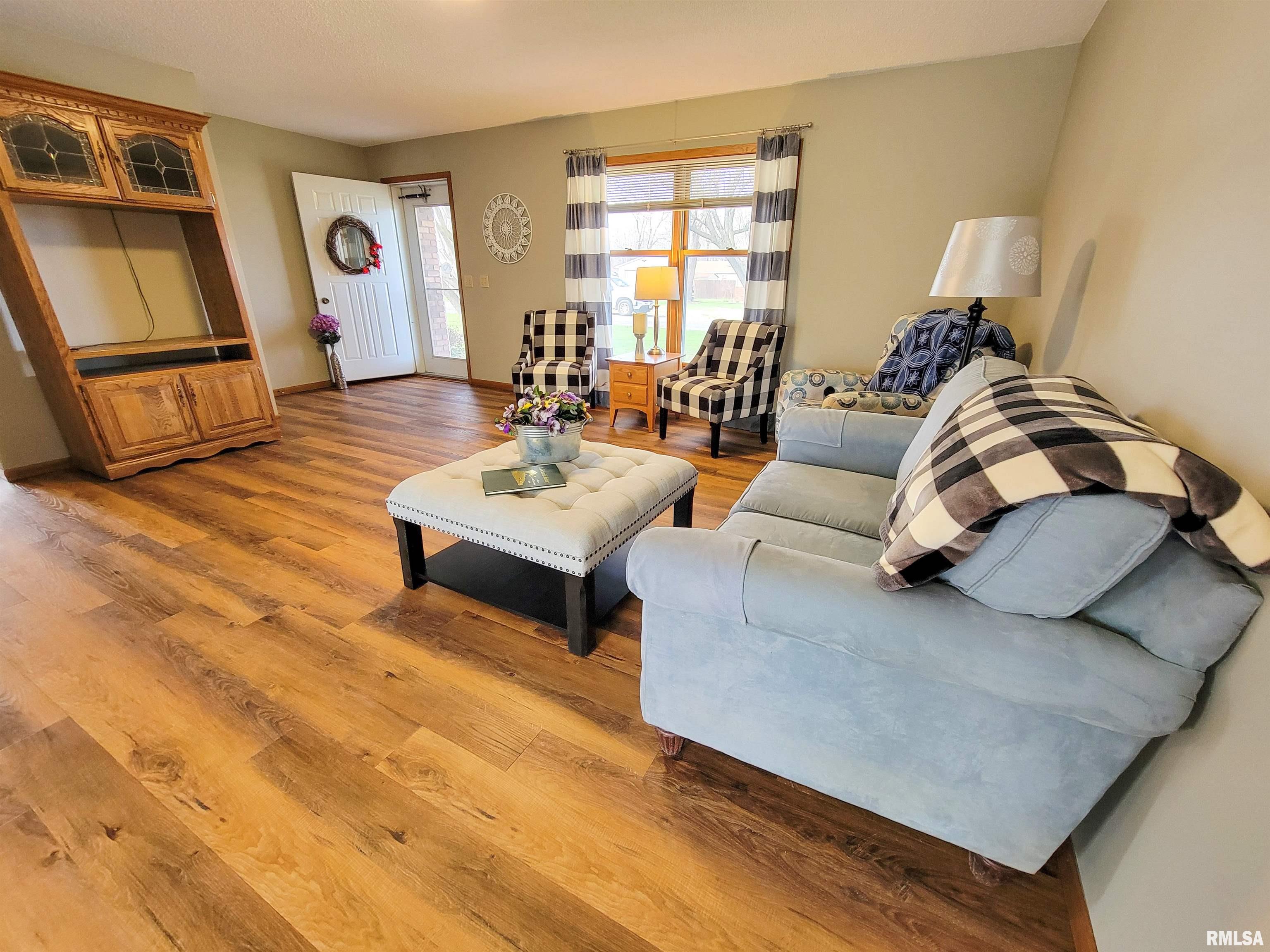 906 Birchwood Avenue, Flora, Illinois image 13