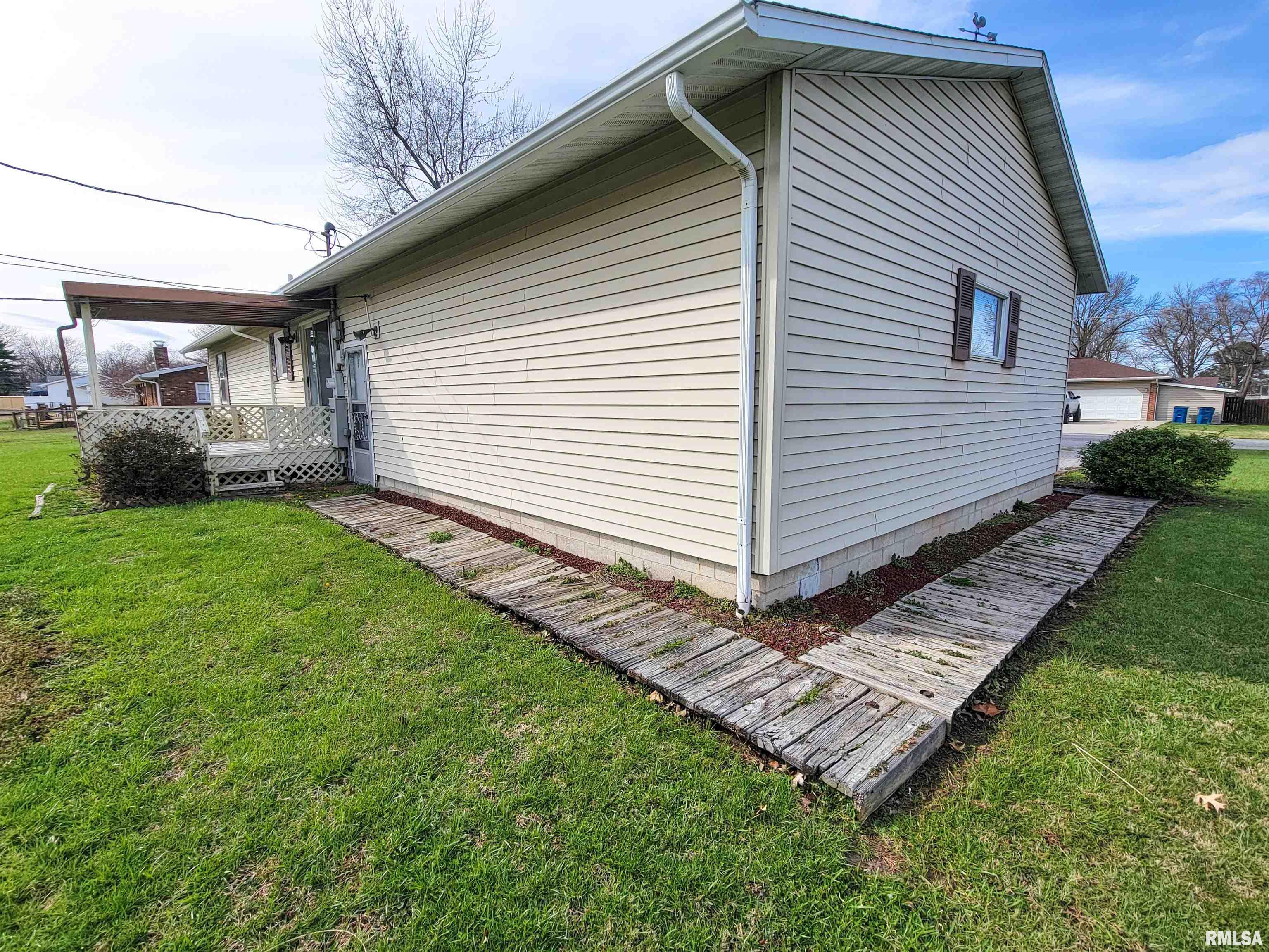 906 Birchwood Avenue, Flora, Illinois image 10