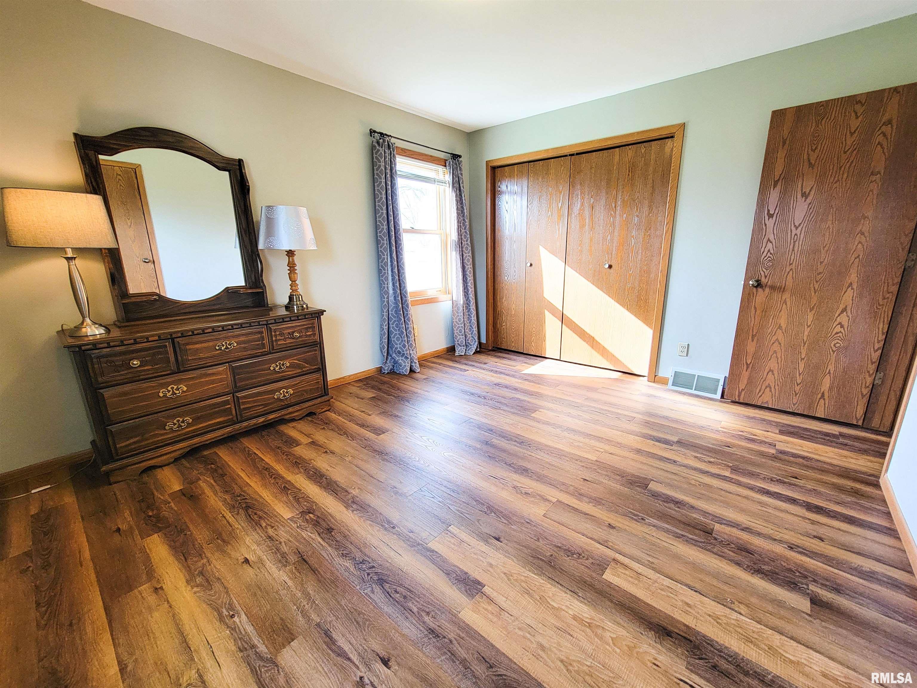 906 Birchwood Avenue, Flora, Illinois image 46