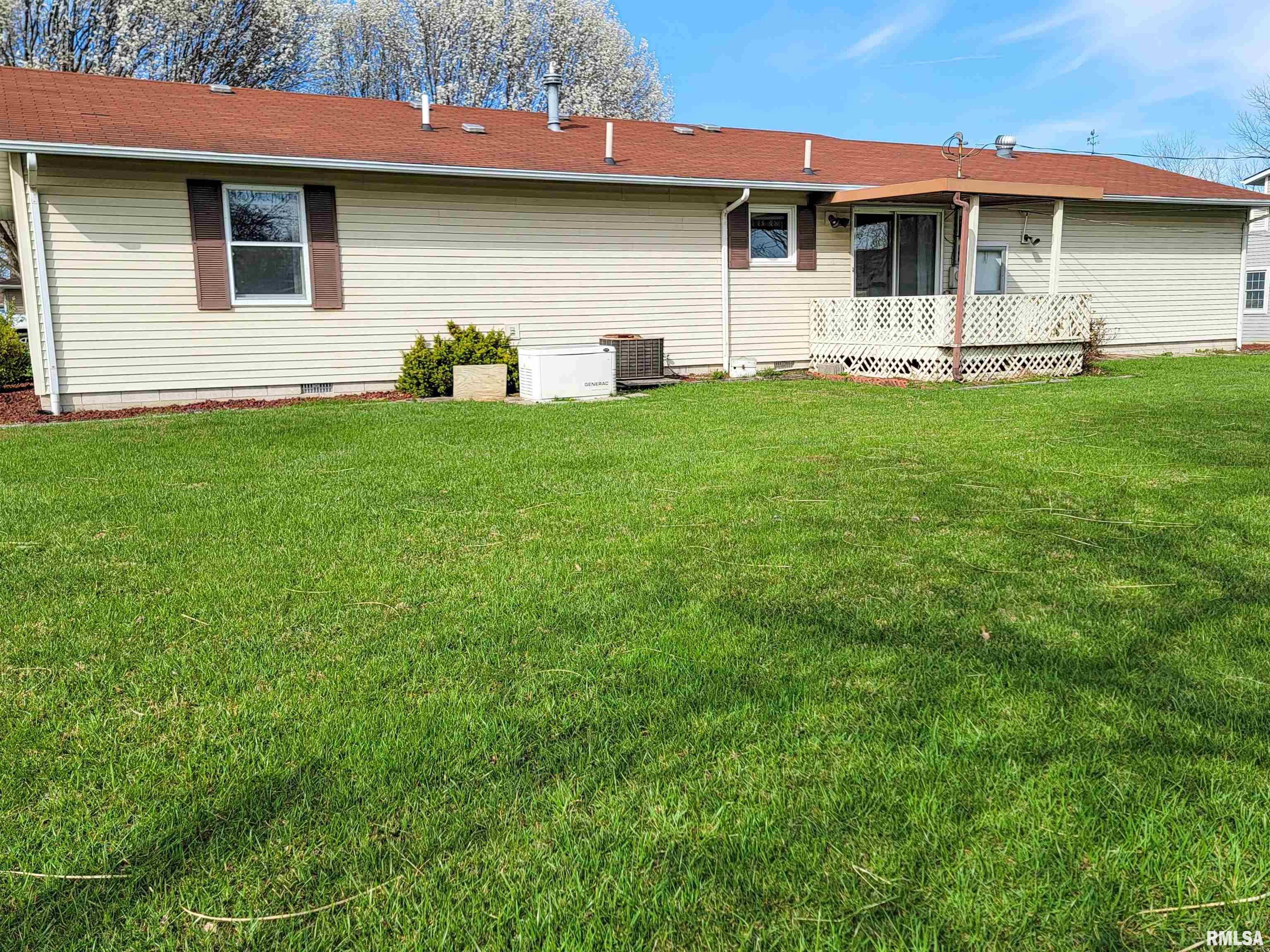 906 Birchwood Avenue, Flora, Illinois image 6