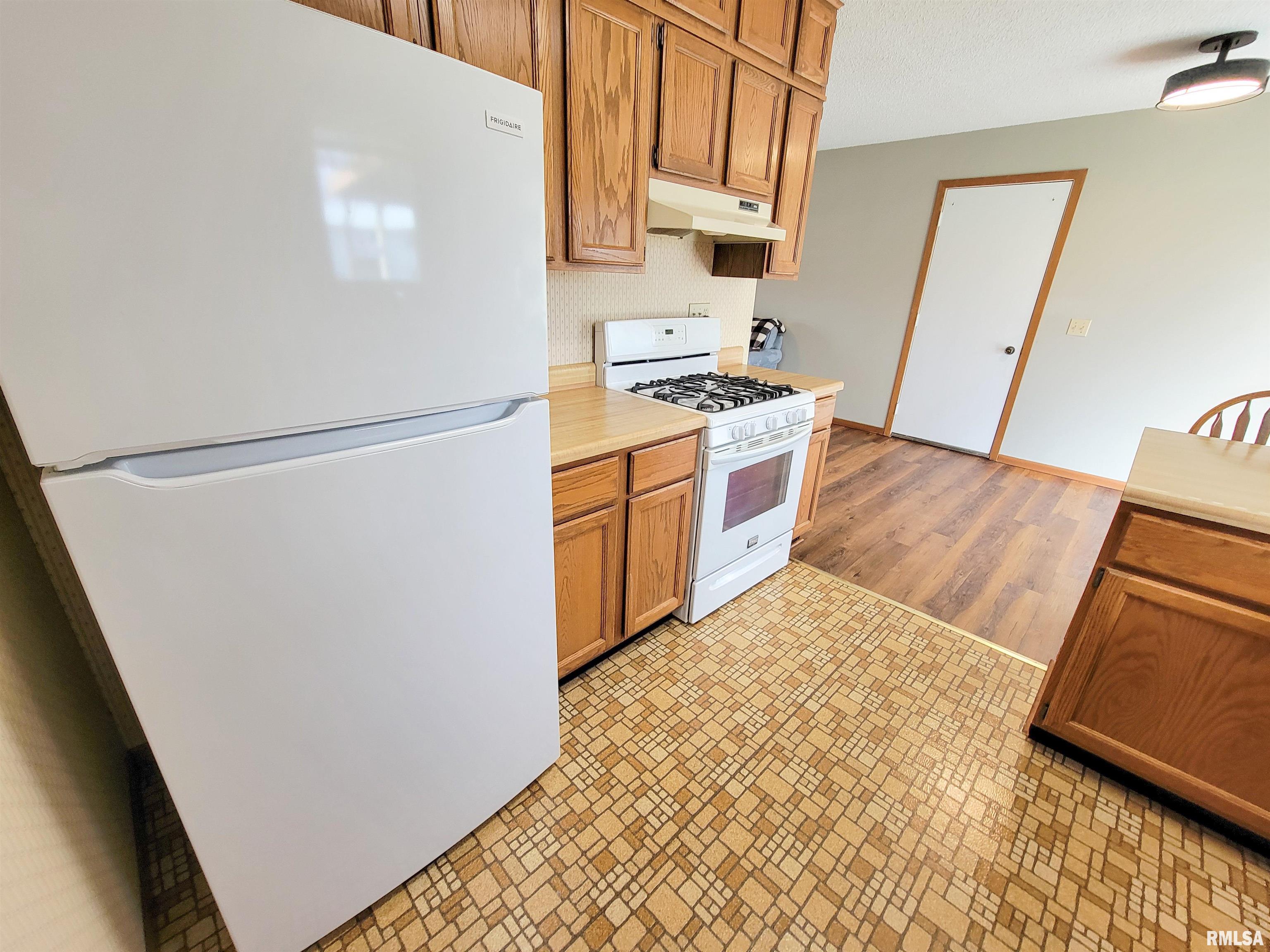 906 Birchwood Avenue, Flora, Illinois image 25