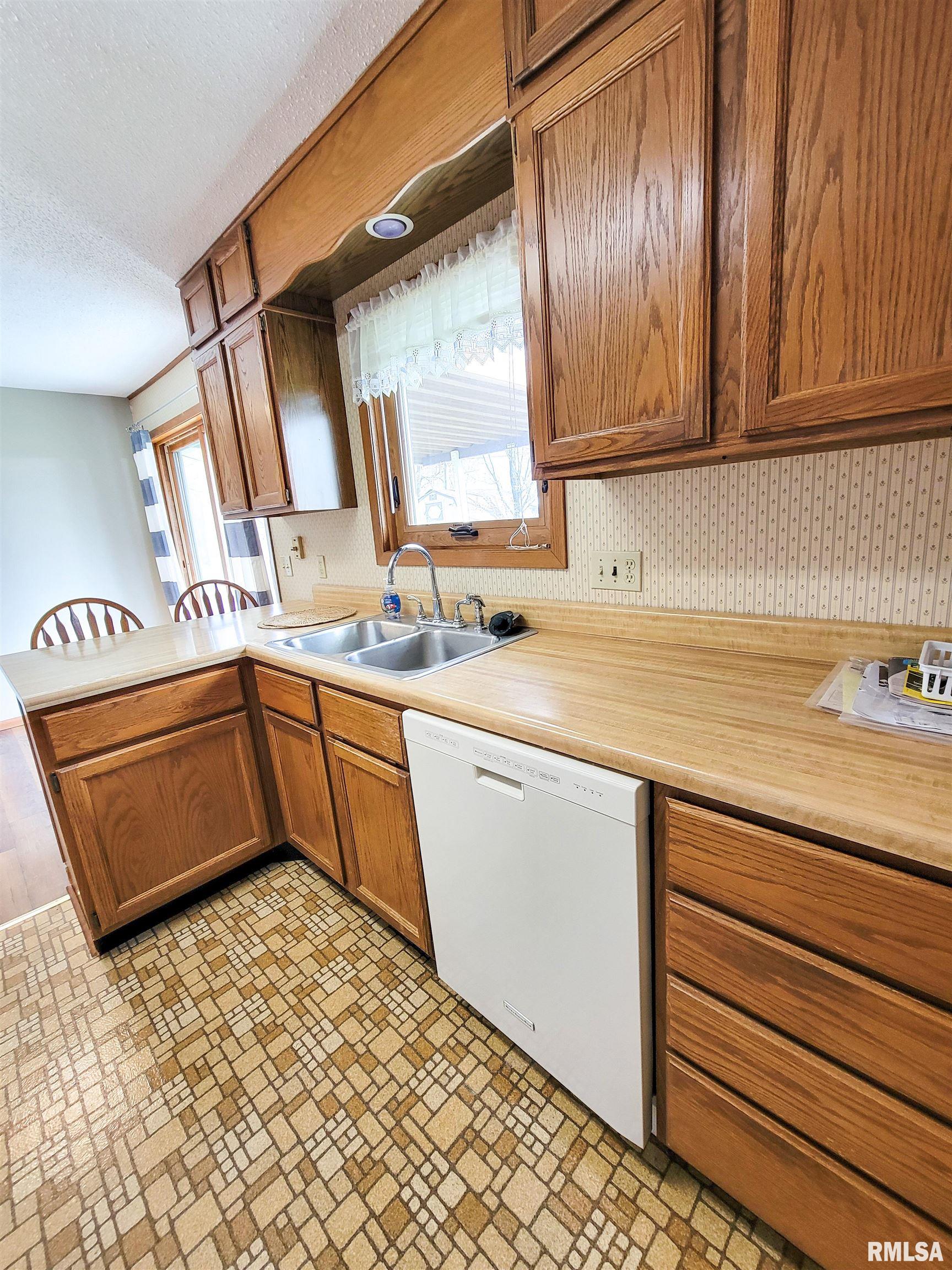 906 Birchwood Avenue, Flora, Illinois image 24