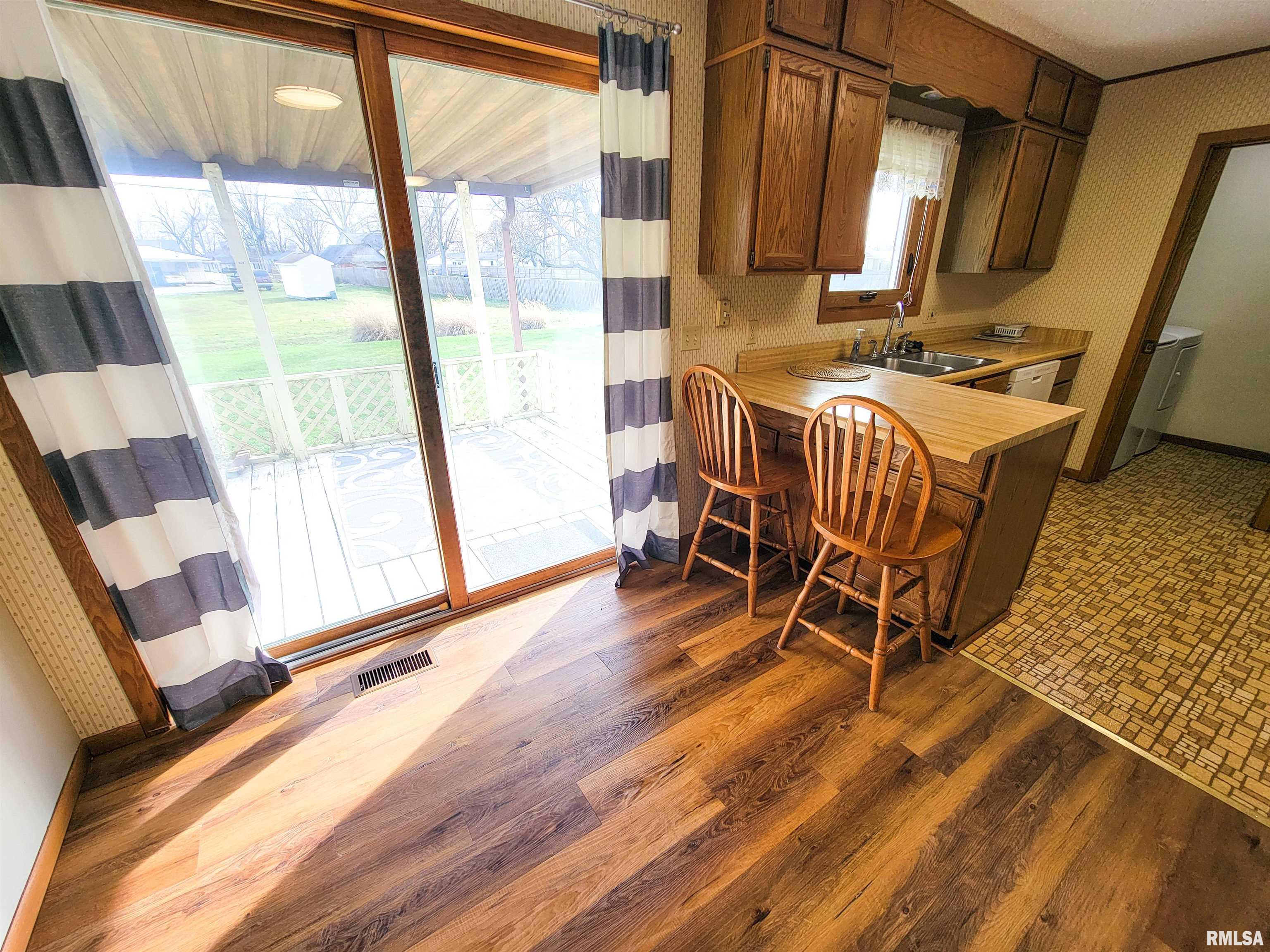 906 Birchwood Avenue, Flora, Illinois image 21