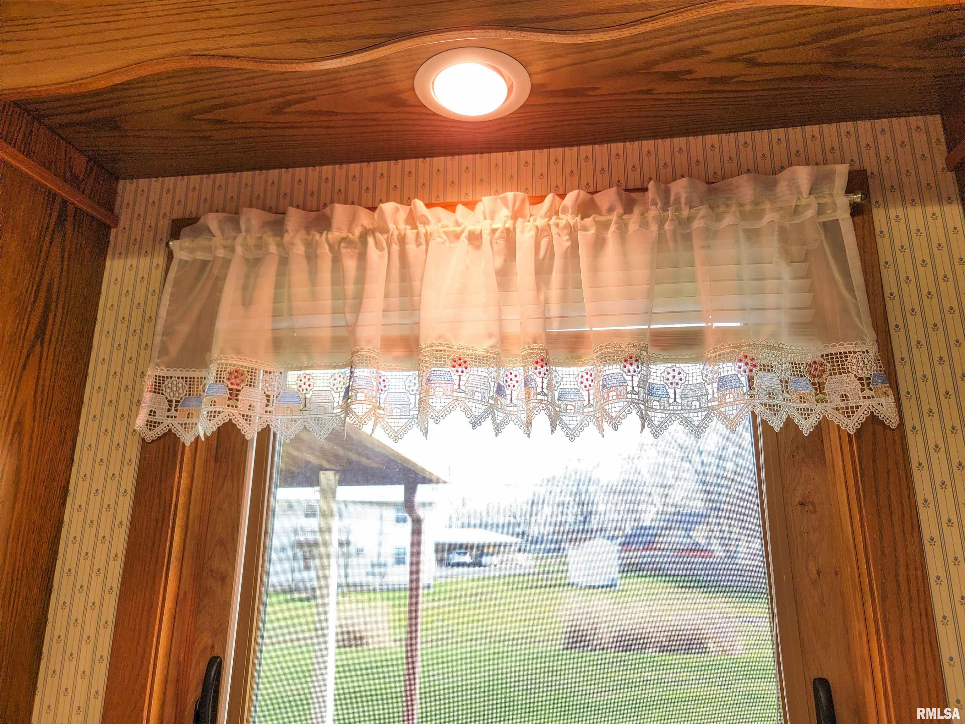 906 Birchwood Avenue, Flora, Illinois image 36