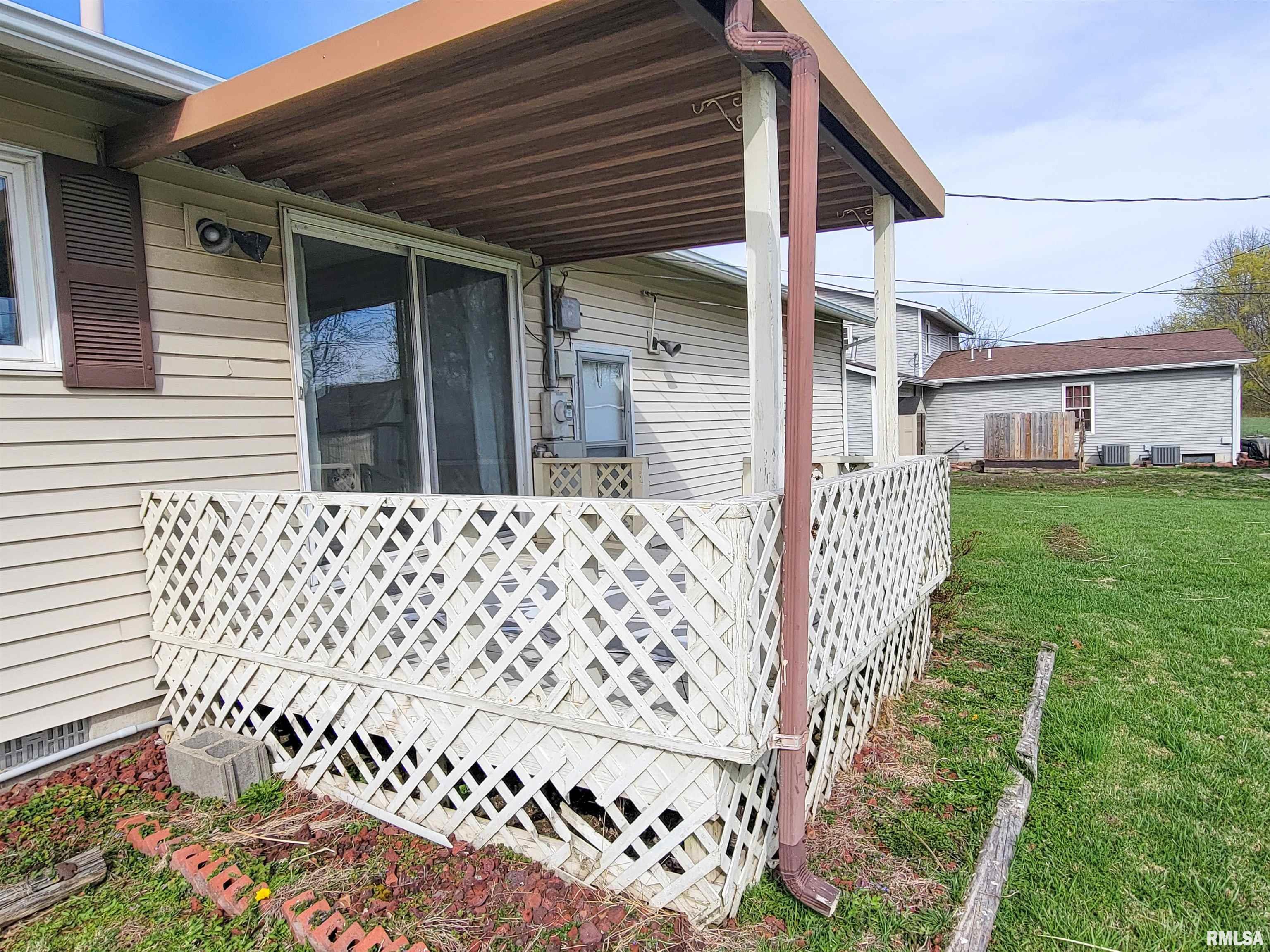906 Birchwood Avenue, Flora, Illinois image 9