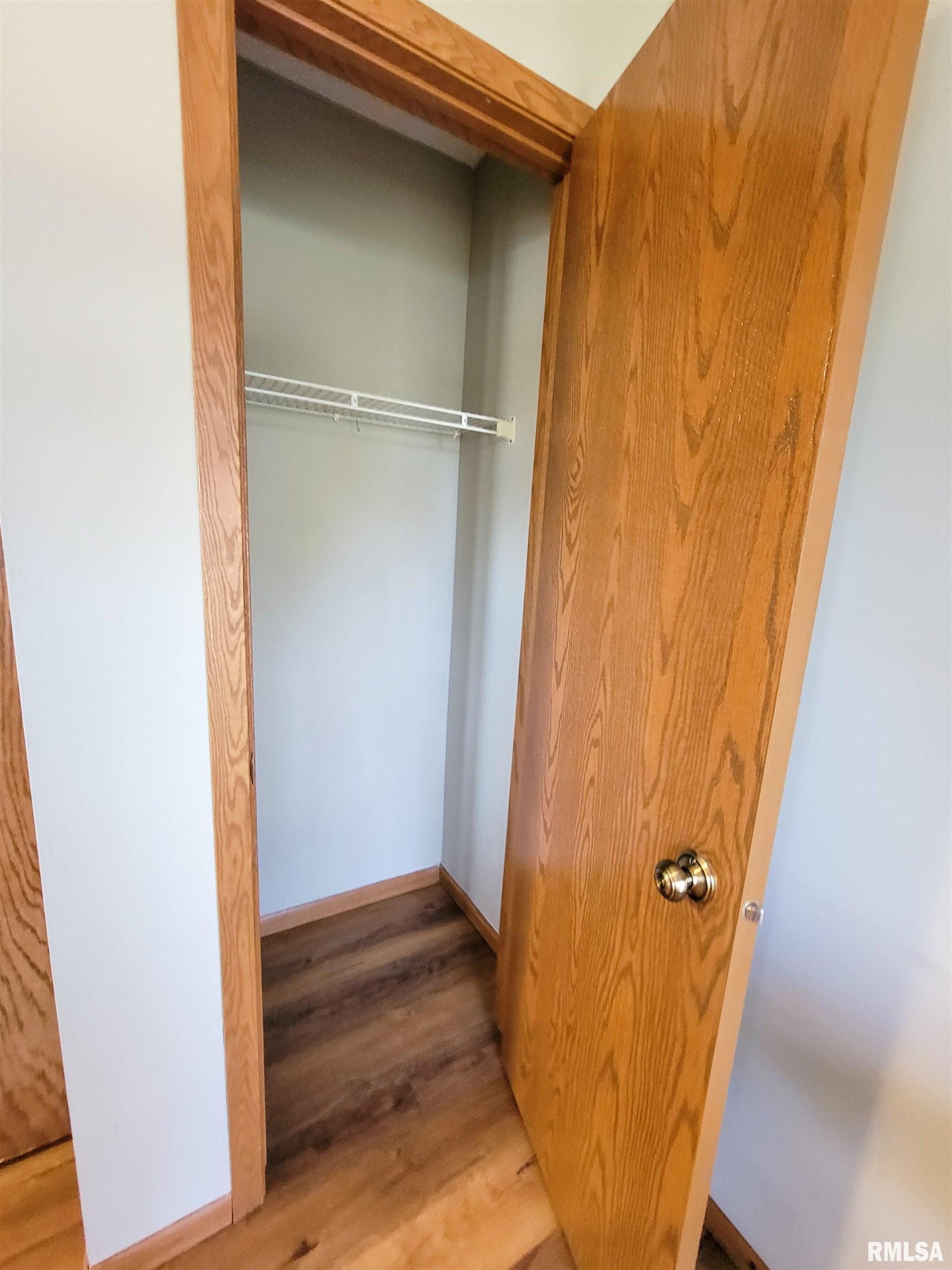 906 Birchwood Avenue, Flora, Illinois image 17