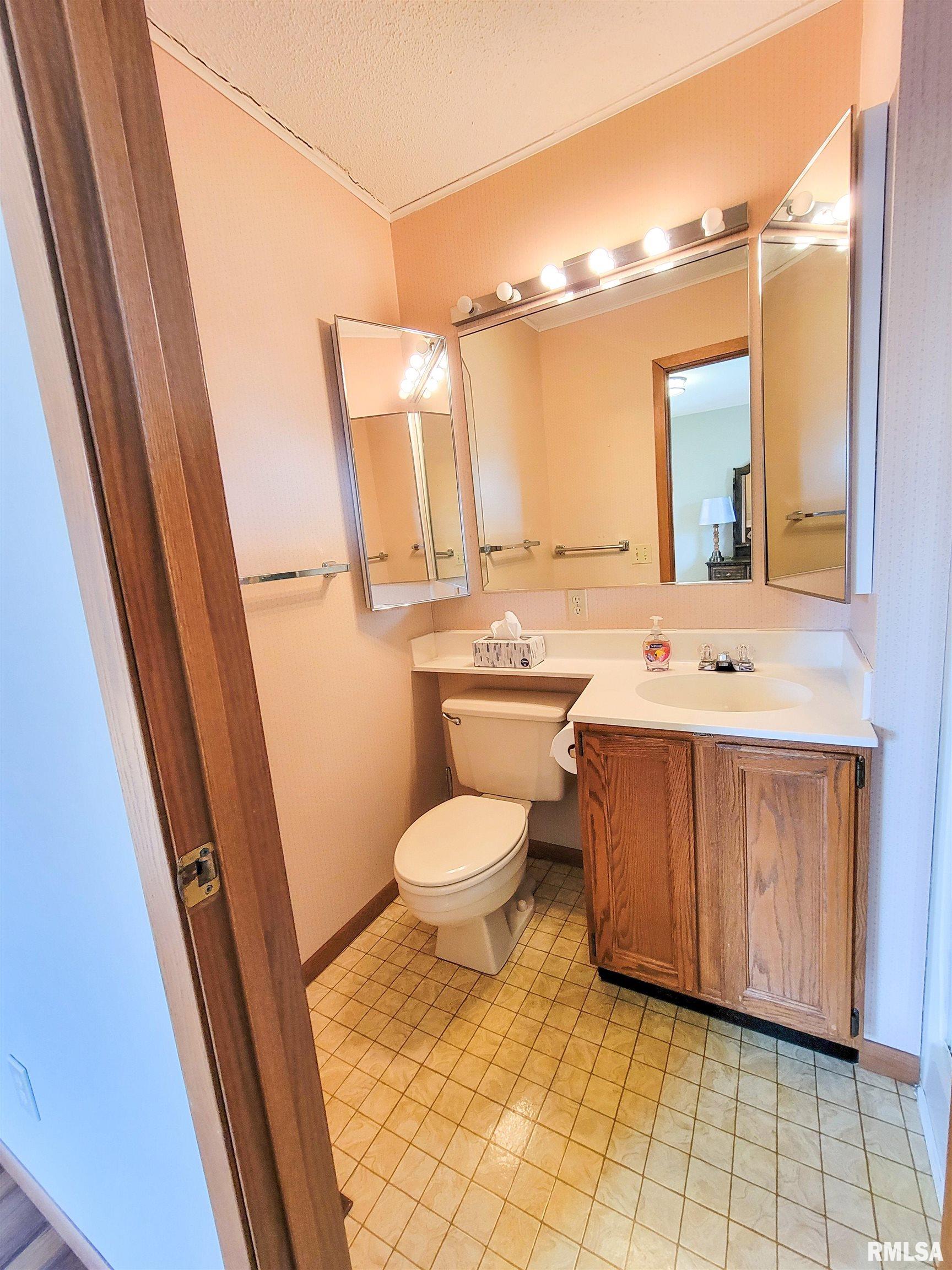 906 Birchwood Avenue, Flora, Illinois image 48