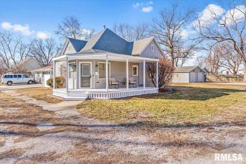 Homes For Sale - 1002 W Jefferson Street<br/> Auburn, IL 62615