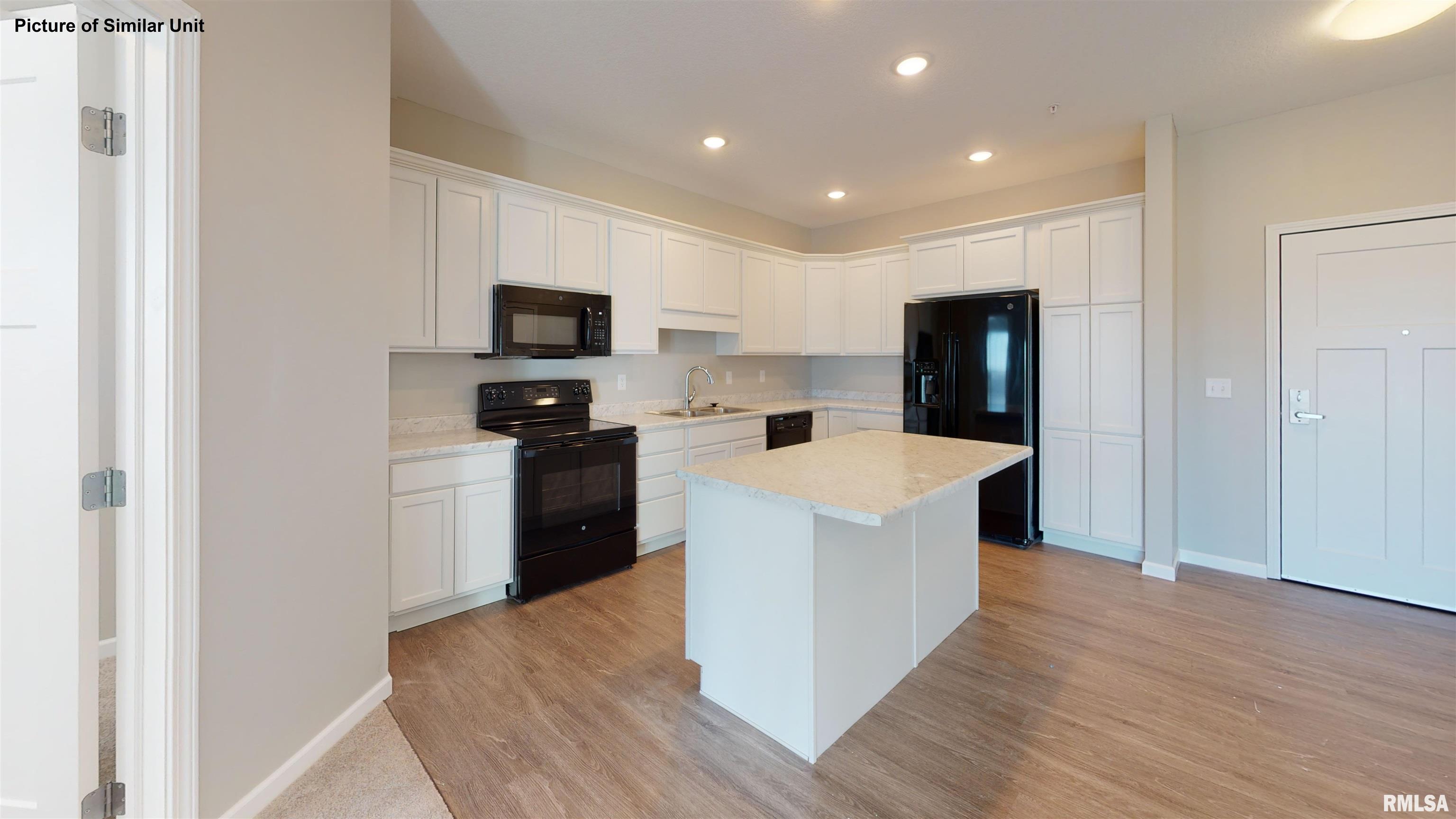 2592 Middle Road #318, Bettendorf, Iowa image 3