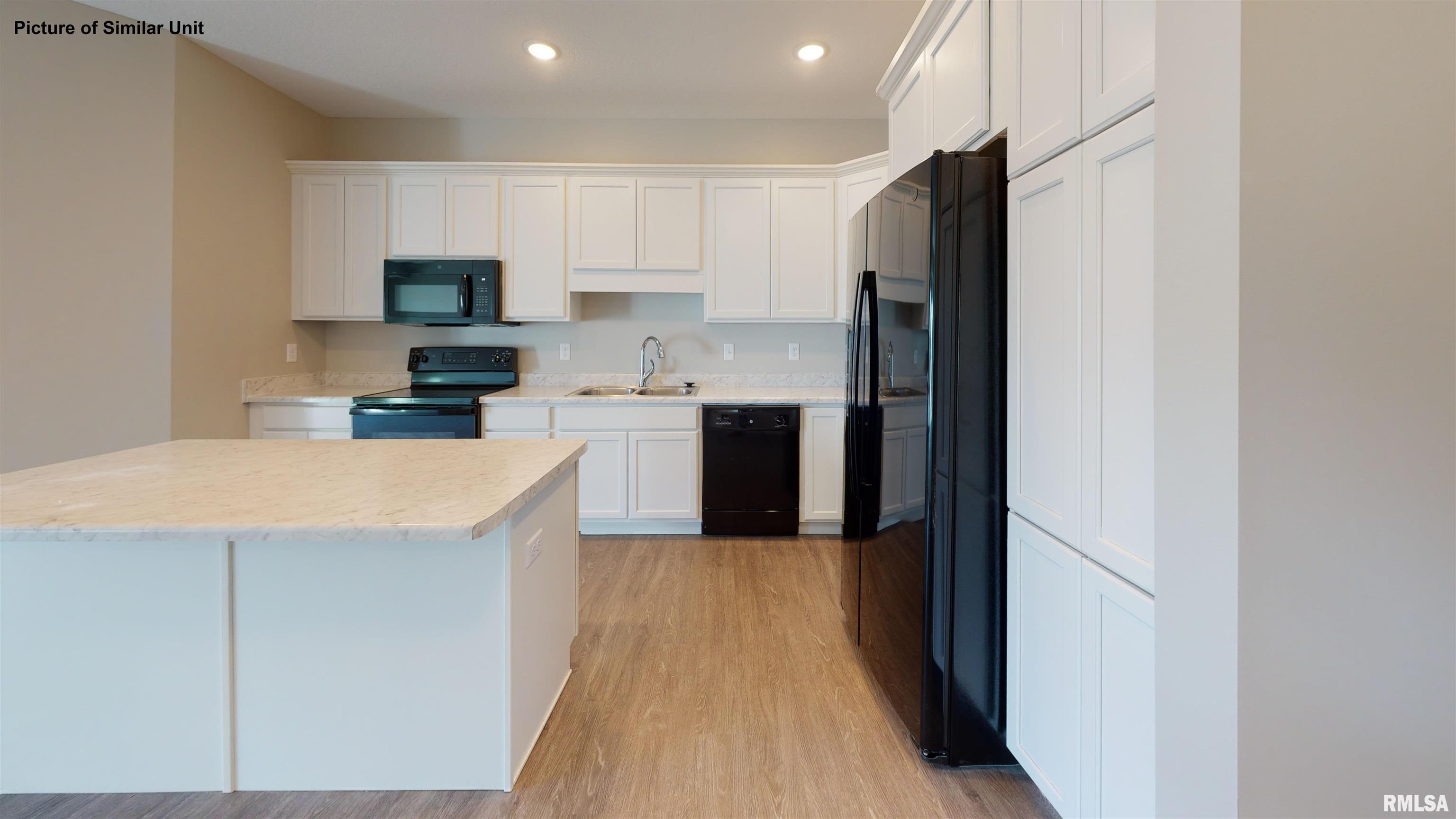 2592 Middle Road #318, Bettendorf, Iowa image 7