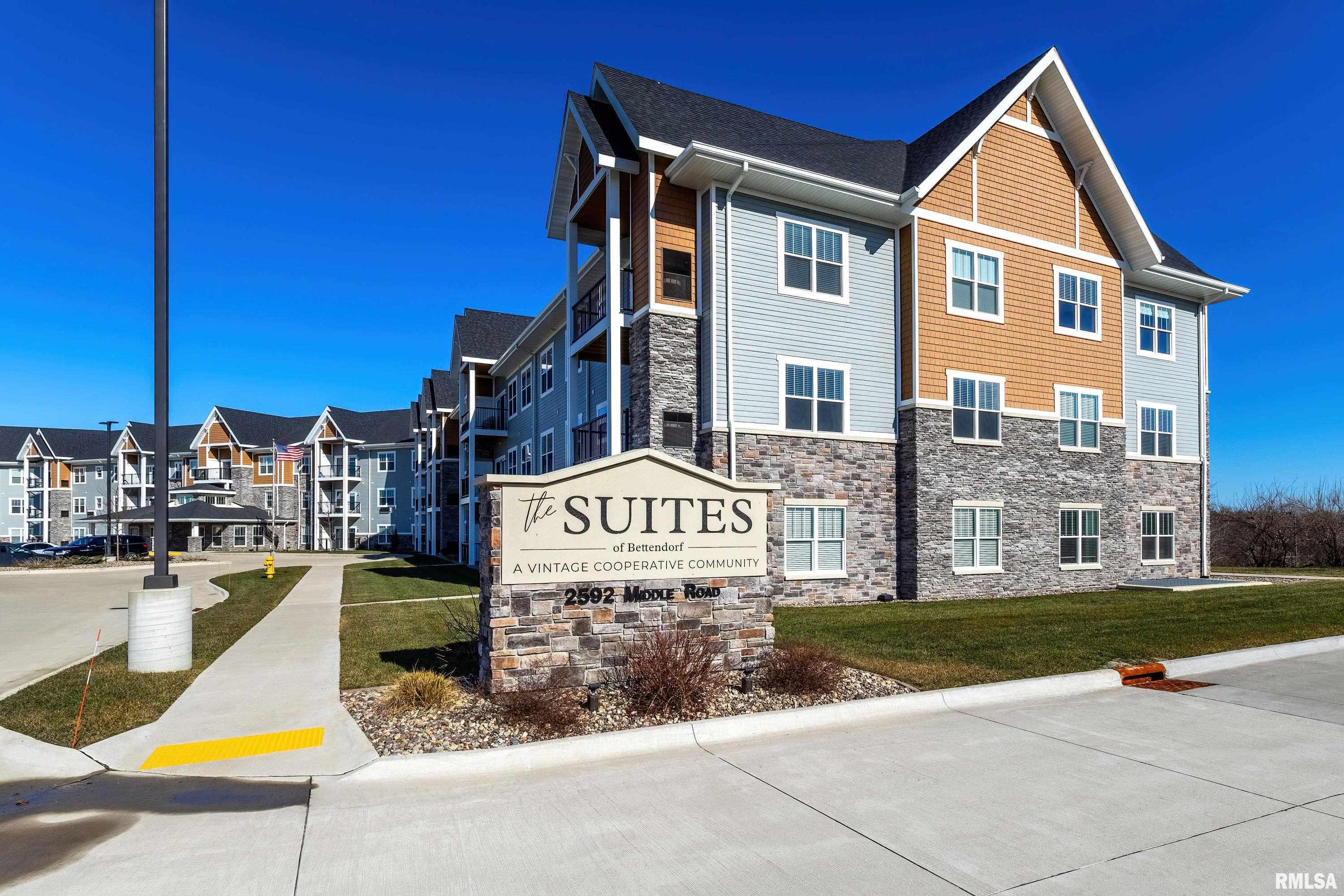 2592 Middle Road #318, Bettendorf, Iowa image 1