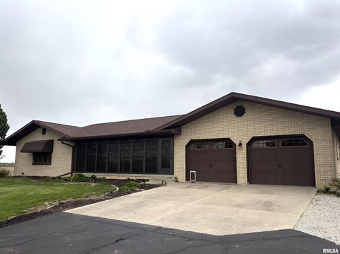 Homes For Sale - 18067 Dee Mac Road<br/> Tazewell County, Mackinaw, IL 61755