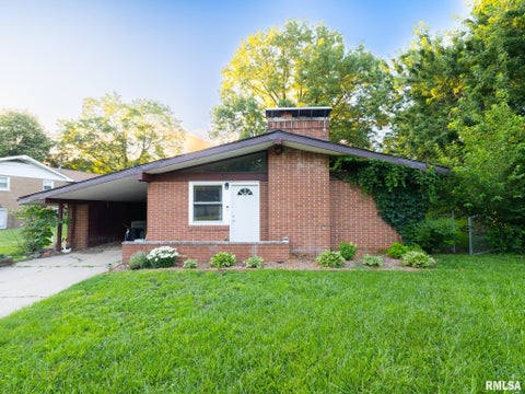 Homes For Sale - 2215 Glendale Avenue<br/> Tazewell County, Pekin, IL 61554