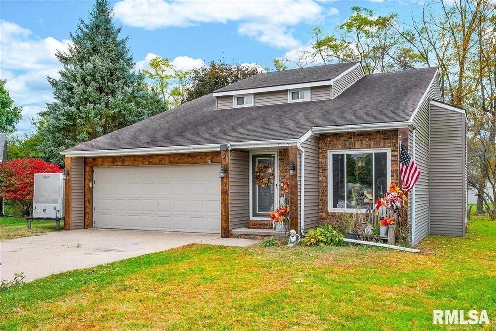 Photo of 2 COUNTRY Lane, East Peoria, IL 61611 (MLS # PA1261964)