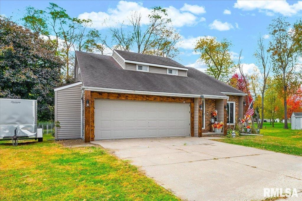 Photo of 2 COUNTRY Lane, East Peoria, IL 61611 (MLS # PA1261964)