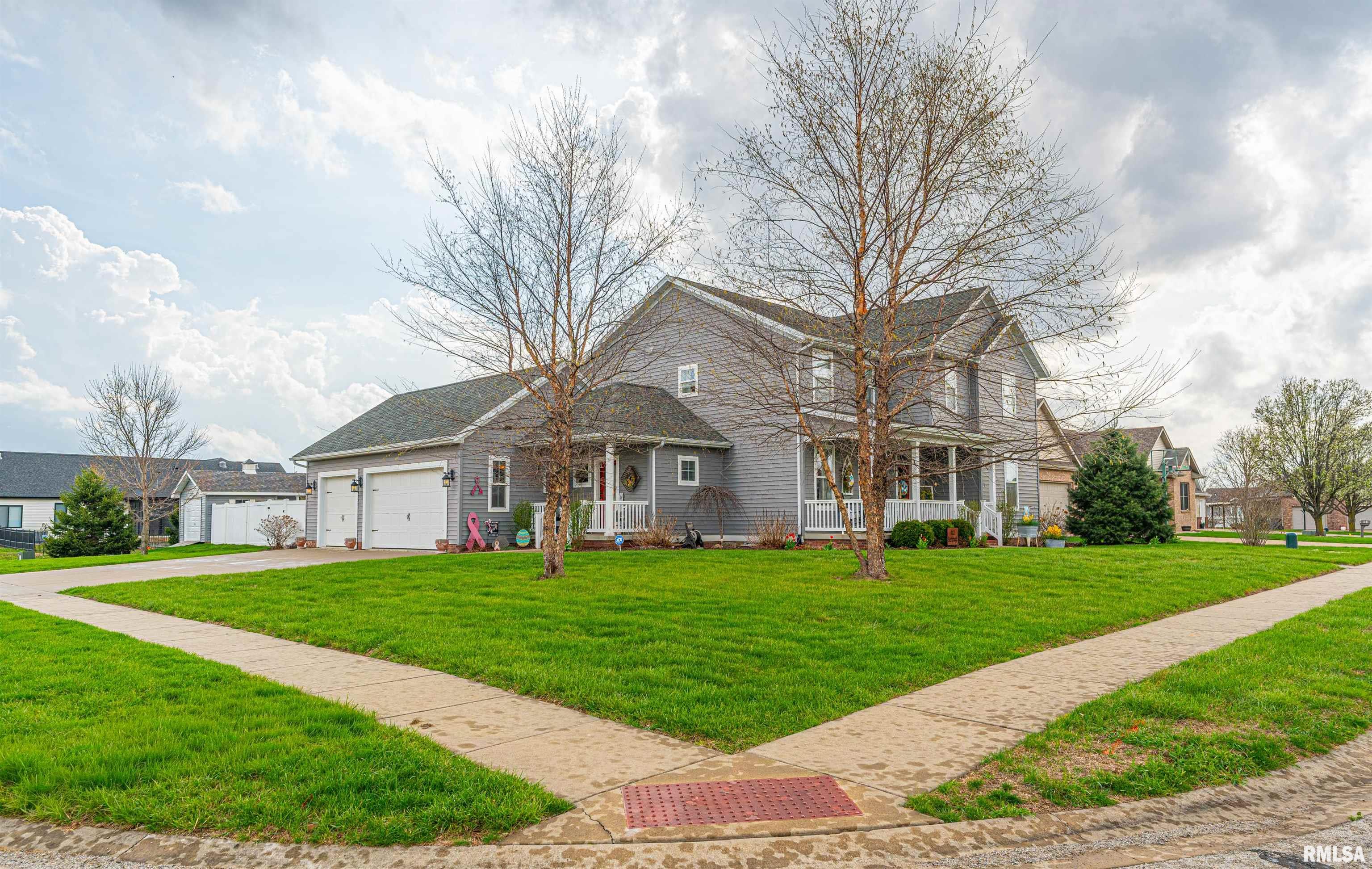 912 MAPLE GROVE Lane