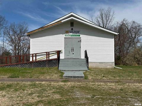 Homes For Sale - 300 W Borton Street<br/> Williamson County, Creal Springs, IL 62922