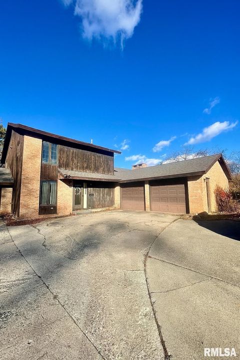 Homes For Sale - 10 Rye Court<br/> Macomb, IL 61455