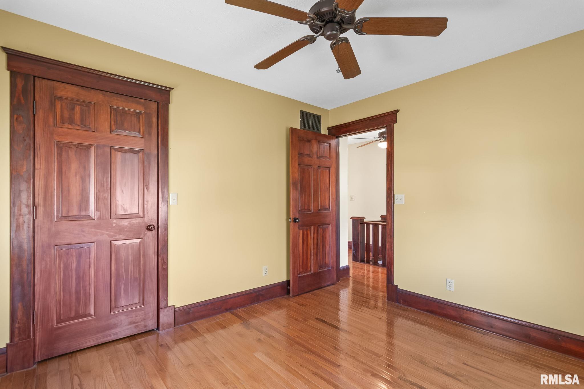 101 E Lester Street, Williamsville, Illinois image 22