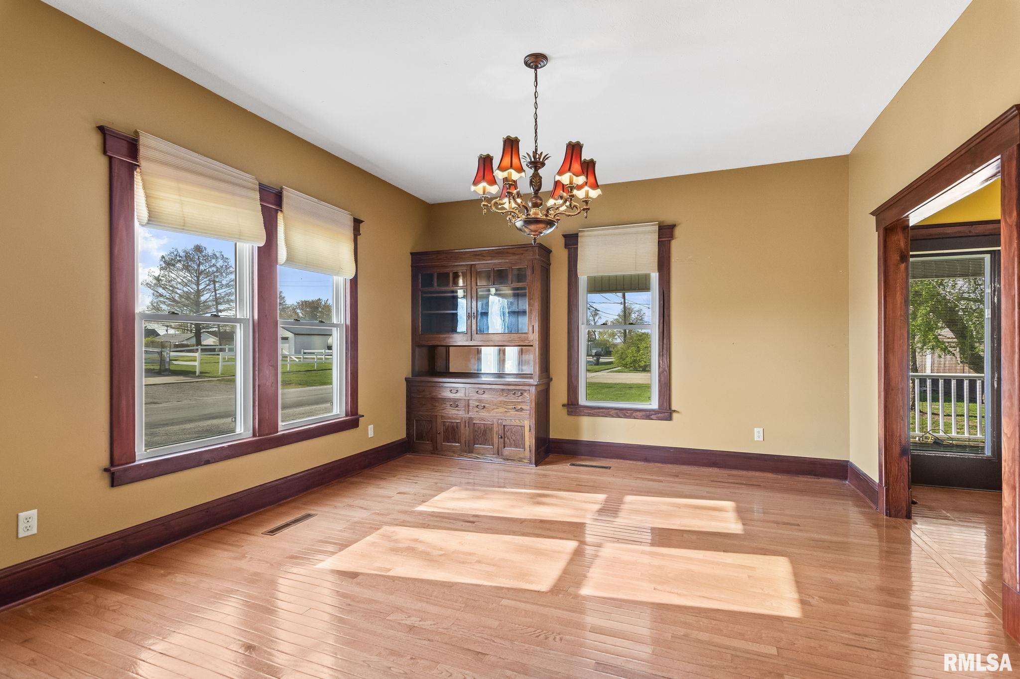 101 E Lester Street, Williamsville, Illinois image 8