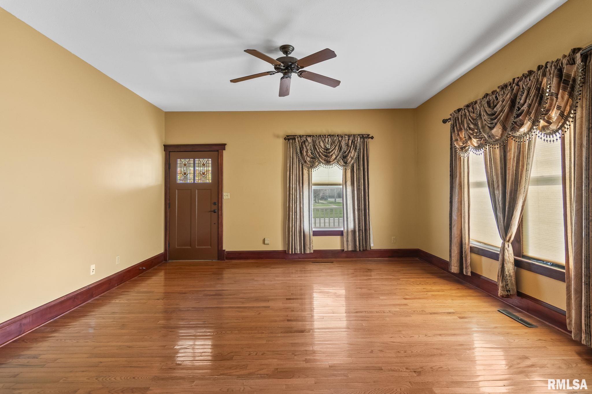 101 E Lester Street, Williamsville, Illinois image 6
