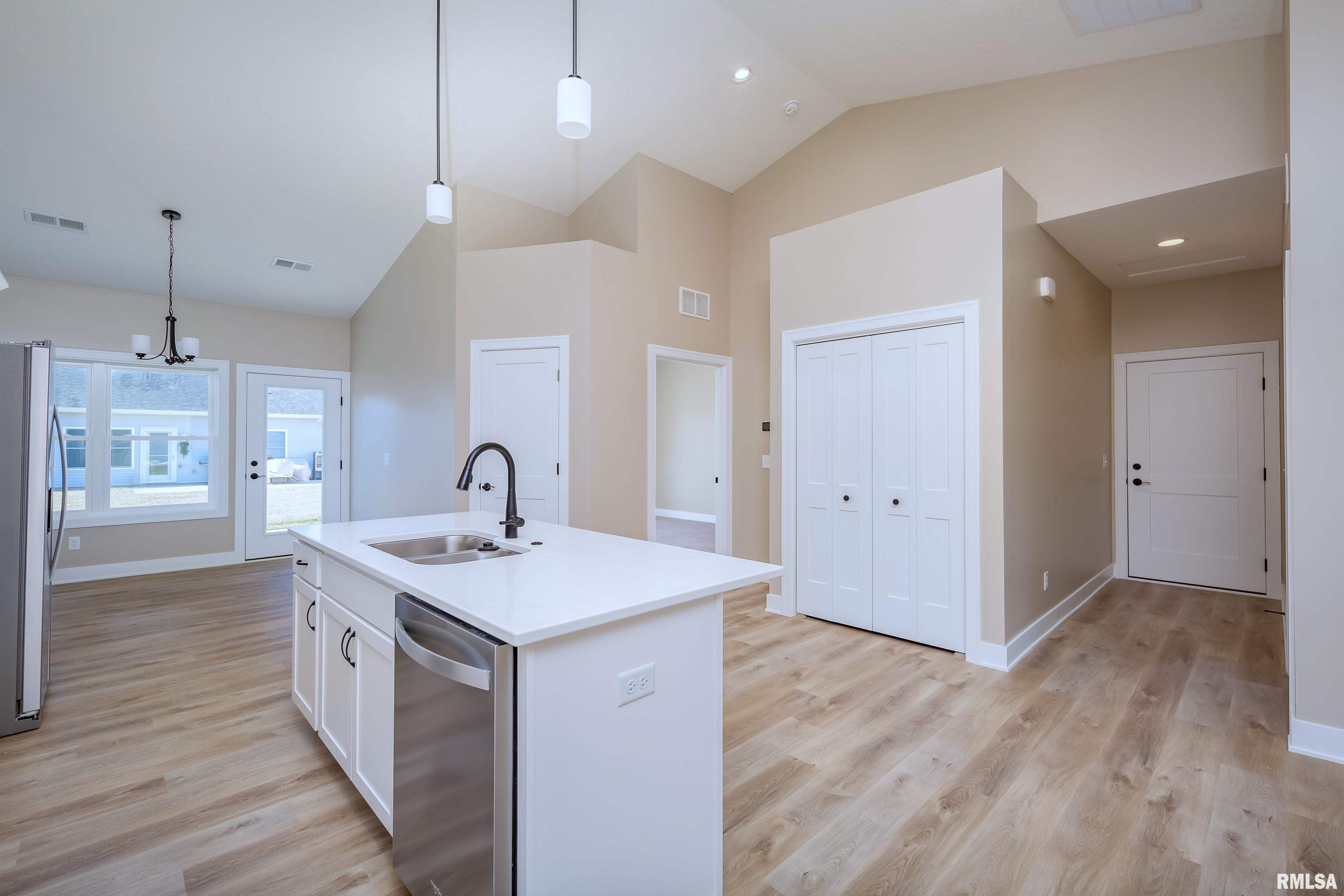 139 Beacon Harbor Parkway, East Moline, Illinois image 8