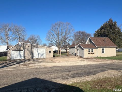 Homes For Sale - 103 N 3rd Street<br/> Woodford County, Secor, IL 61771