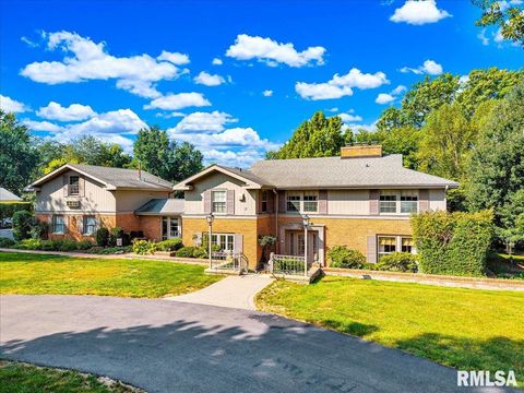 Homes For Sale - 62 Redwood Circle<br/> Canton, IL 61520