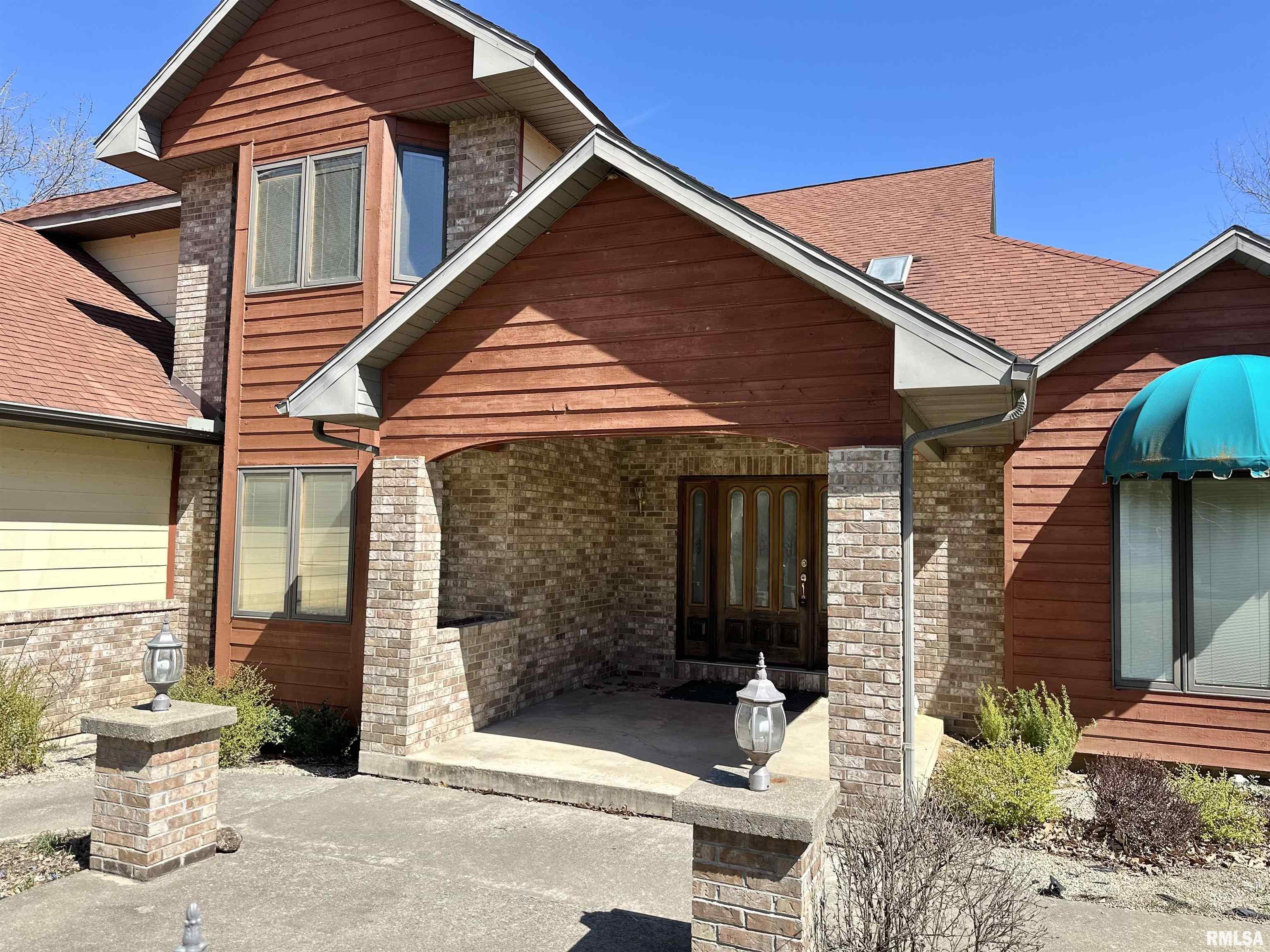 112 Lonergan Lane, Jacksonville, Illinois image 3