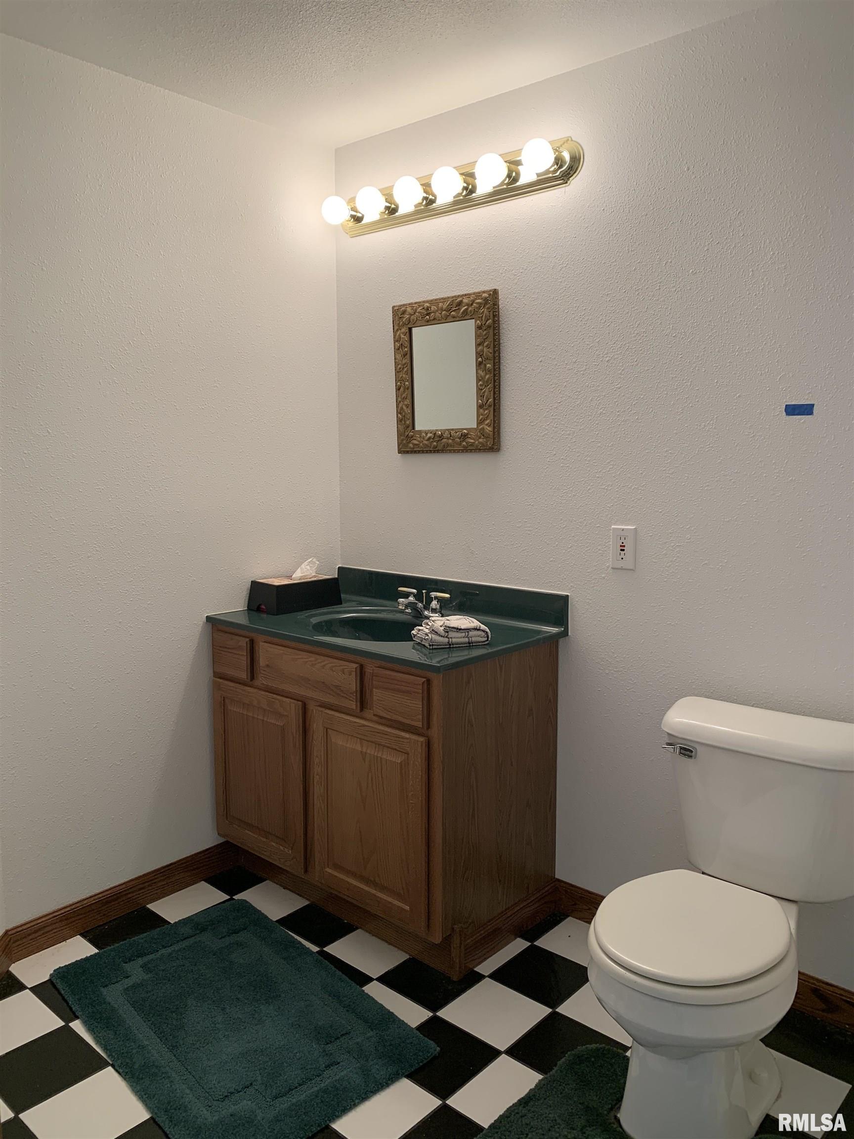 112 Lonergan Lane, Jacksonville, Illinois image 32
