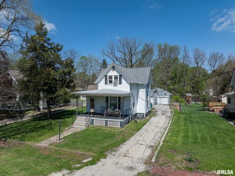 Photo of 1013 WASHINGTON Avenue, Galesburg, IL 61401 (MLS # CA1043106)