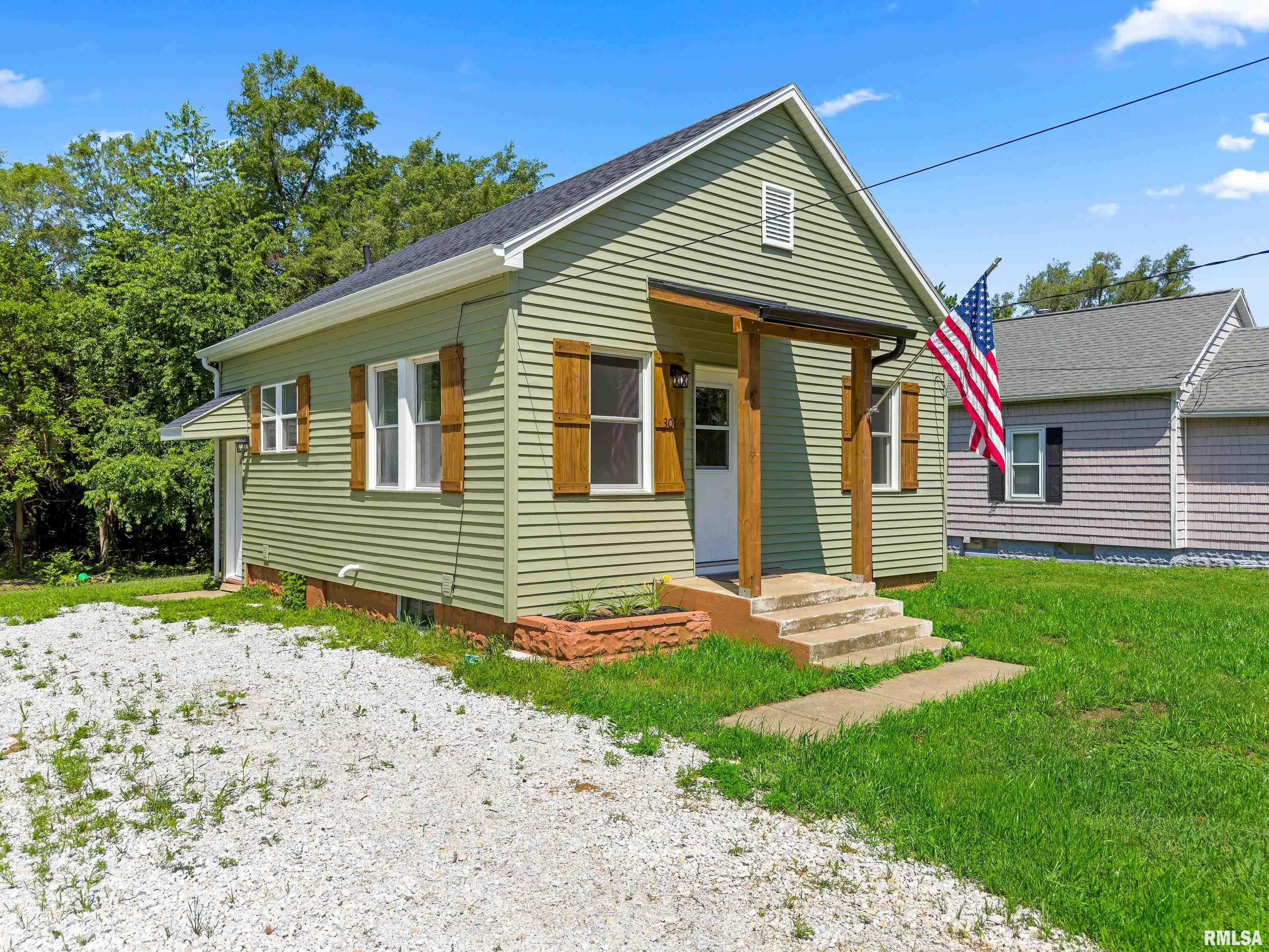 Photo 1 of 29 — 301 RESERVOIR Road, Pekin, IL 61554