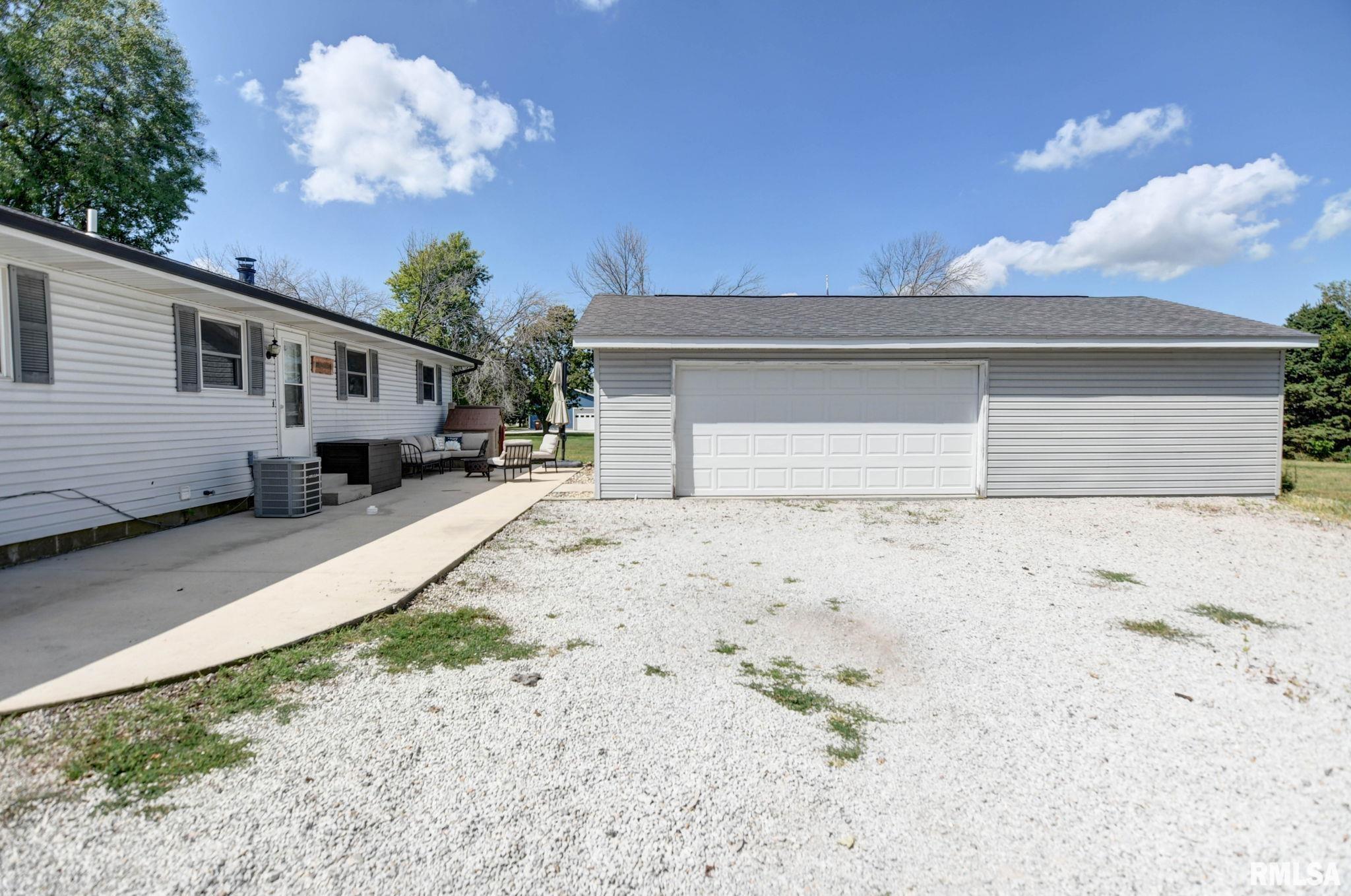 1905 W Vandeveer Street, Taylorville, Illinois image 1