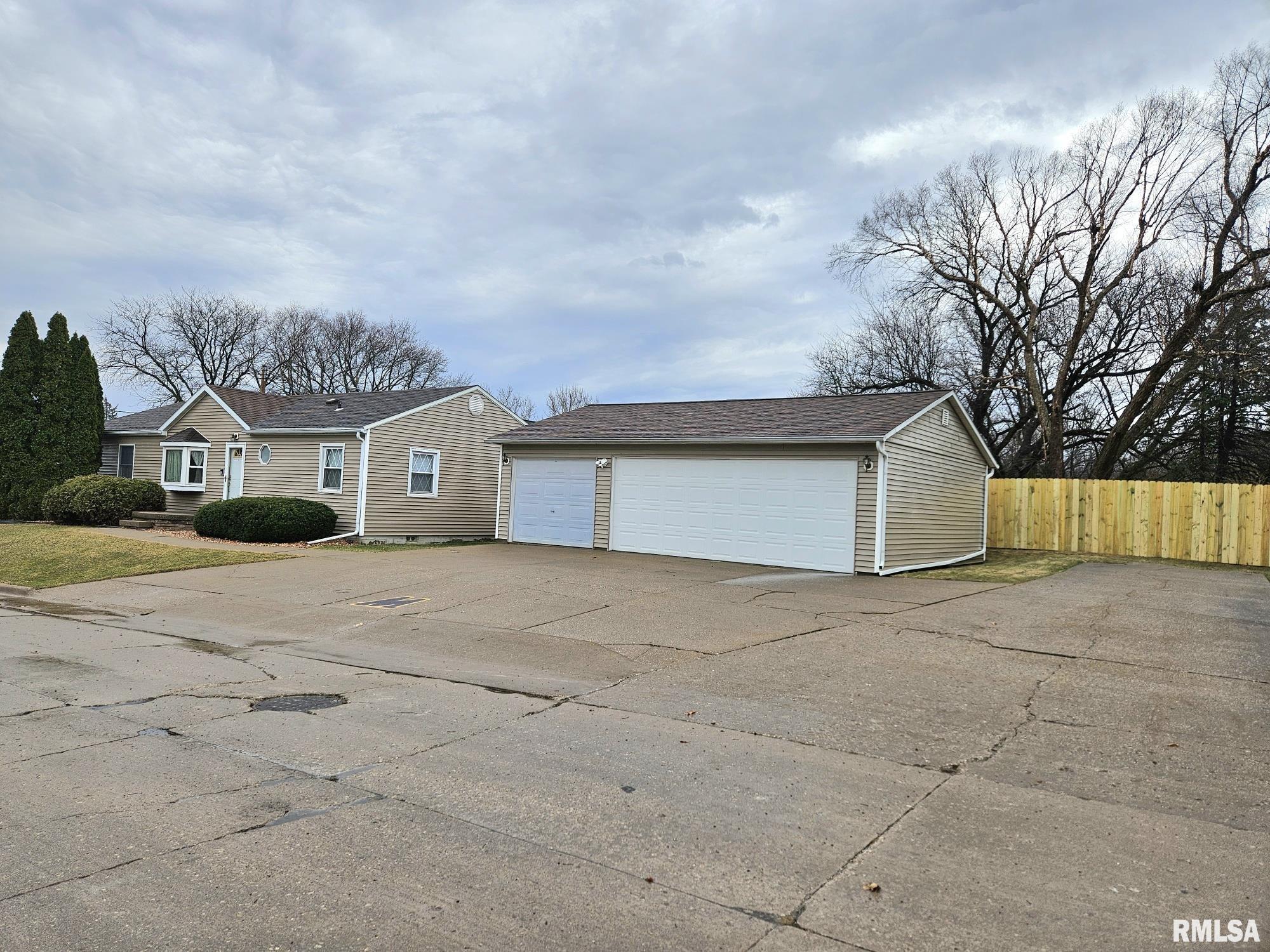 1318 Terrace Heights, Muscatine, Iowa image 1
