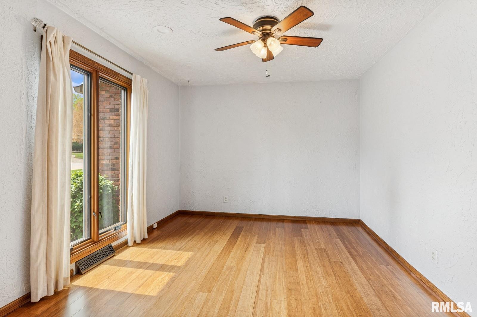 5039 Norwood Drive, Bettendorf, Iowa image 6