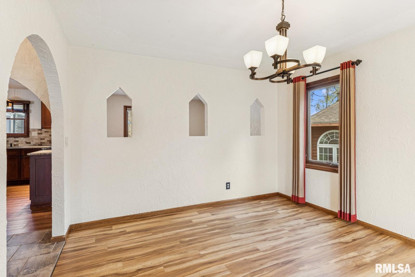 5039 Norwood Drive, Bettendorf, Iowa image 9