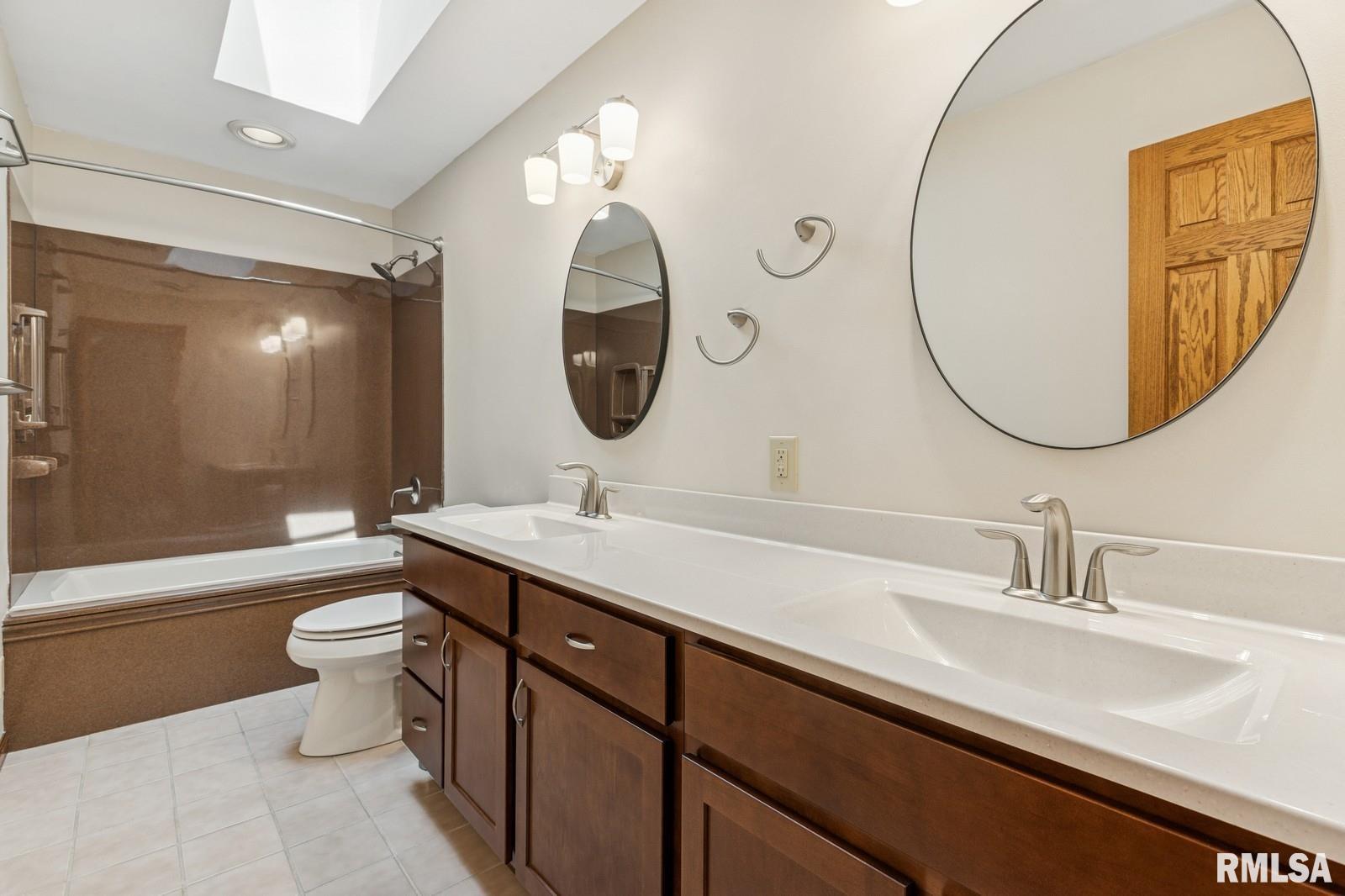 5039 Norwood Drive, Bettendorf, Iowa image 26