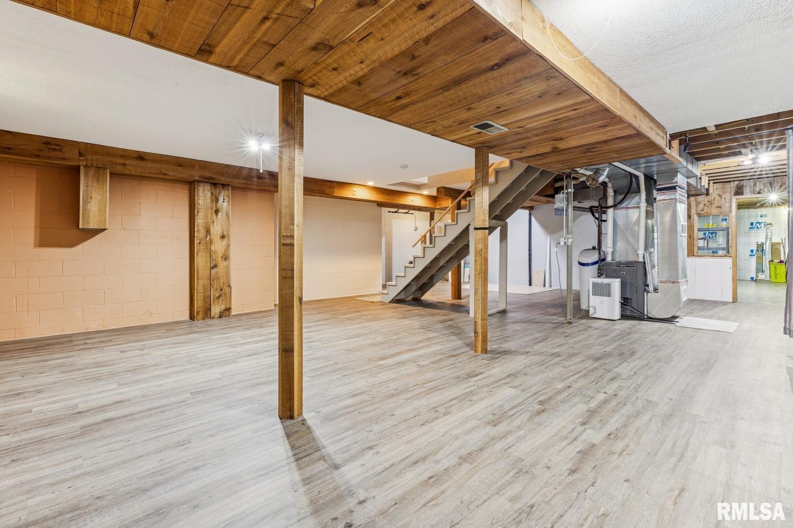 5039 Norwood Drive, Bettendorf, Iowa image 33