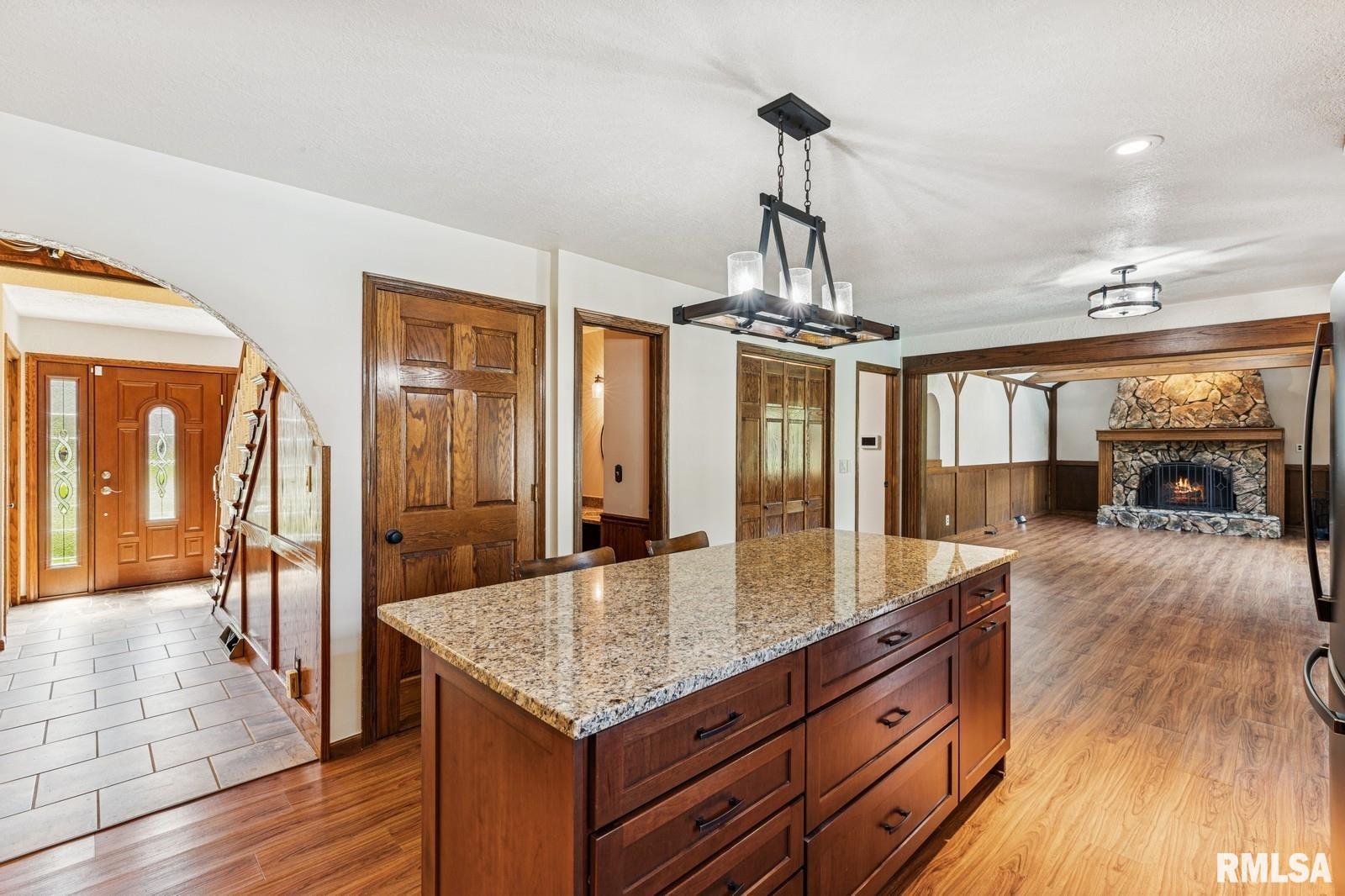 5039 Norwood Drive, Bettendorf, Iowa image 14
