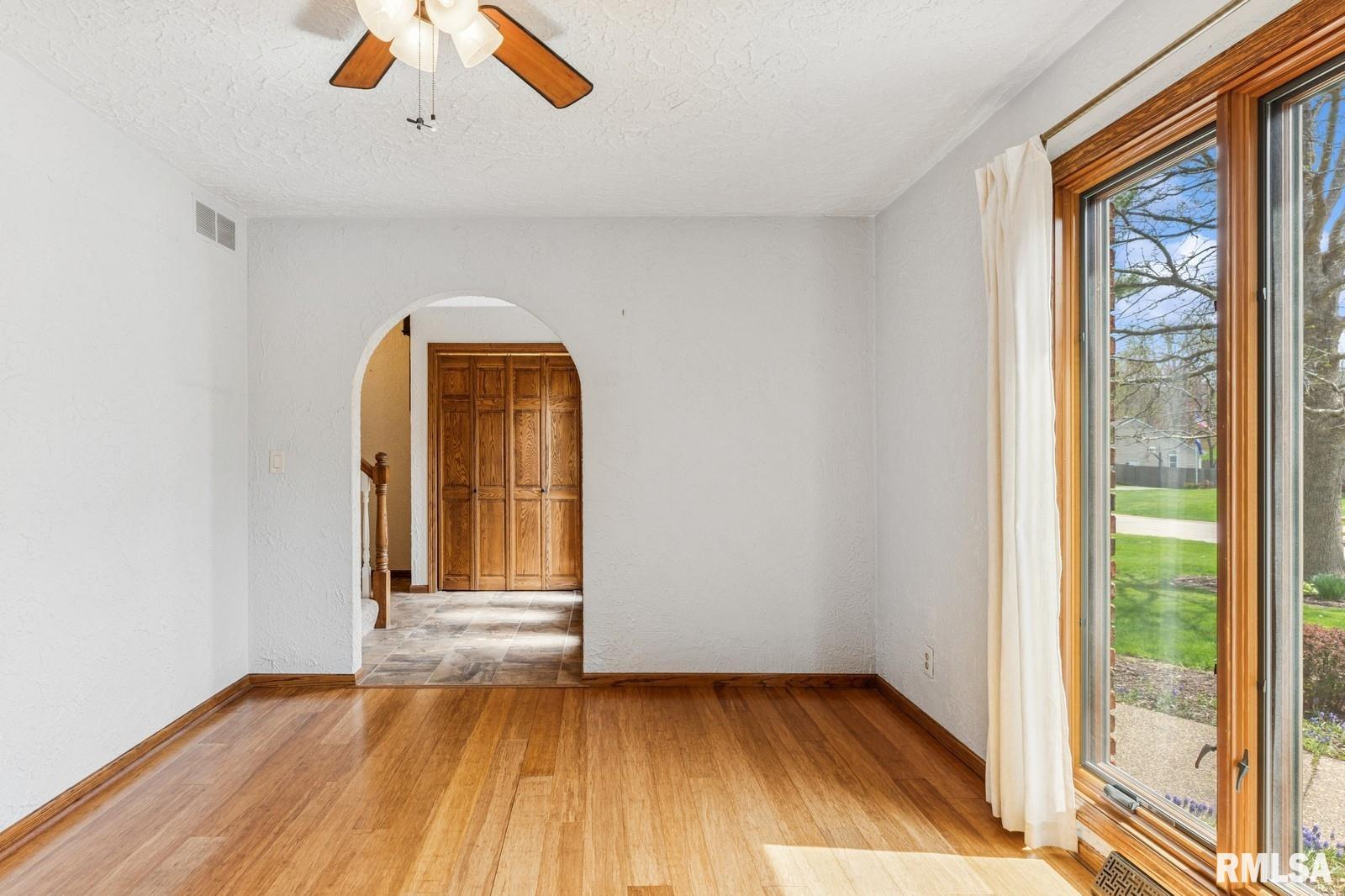 5039 Norwood Drive, Bettendorf, Iowa image 7