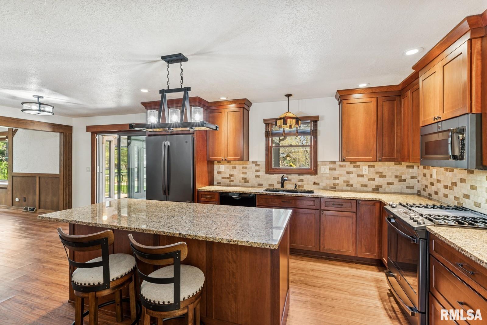 5039 Norwood Drive, Bettendorf, Iowa image 13