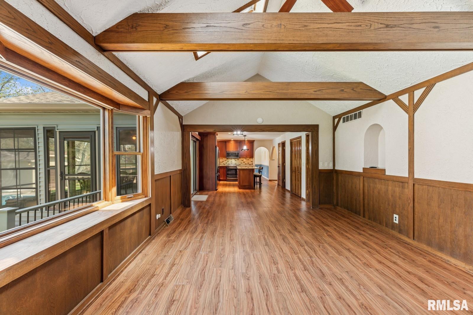 5039 Norwood Drive, Bettendorf, Iowa image 17
