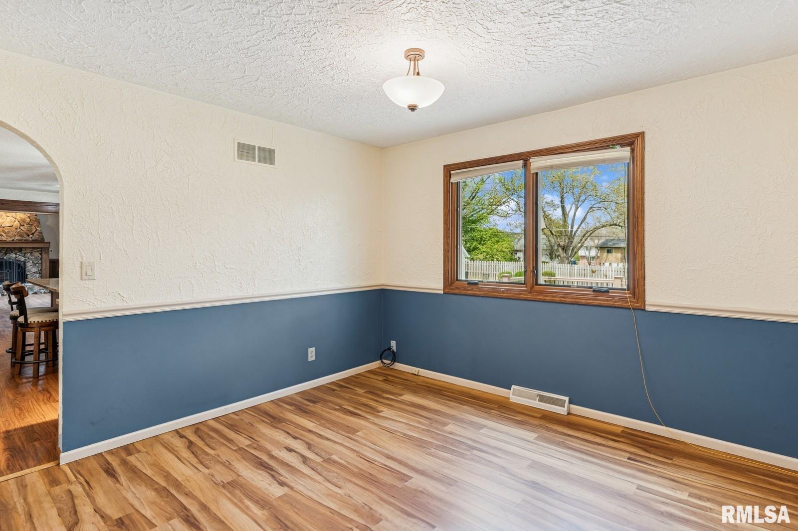 5039 Norwood Drive, Bettendorf, Iowa image 10