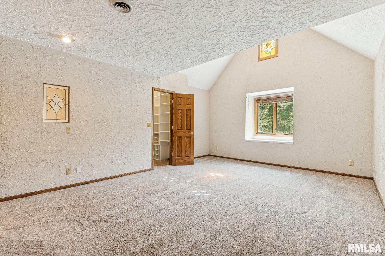 5039 Norwood Drive, Bettendorf, Iowa image 23