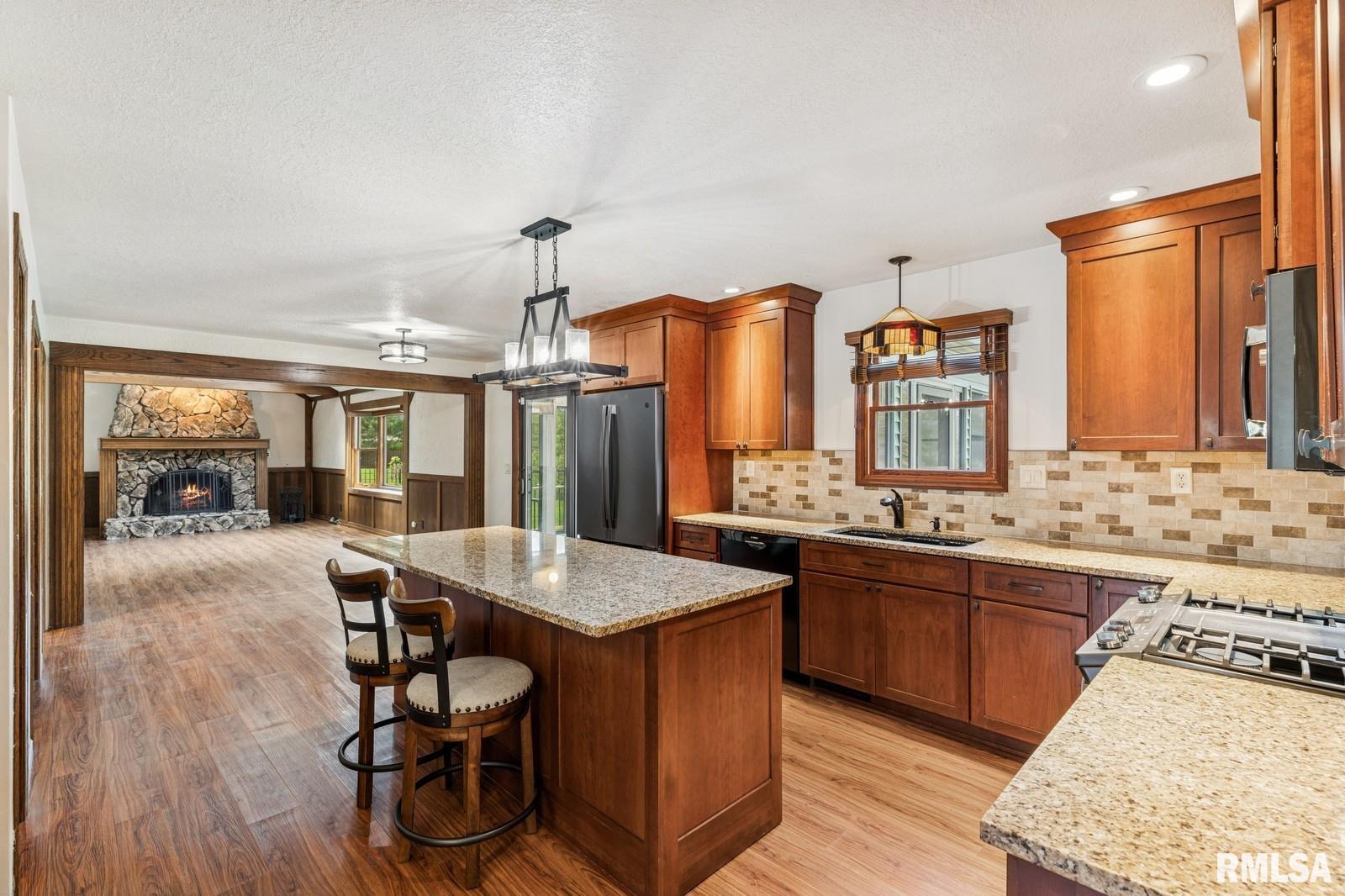 5039 Norwood Drive, Bettendorf, Iowa image 11