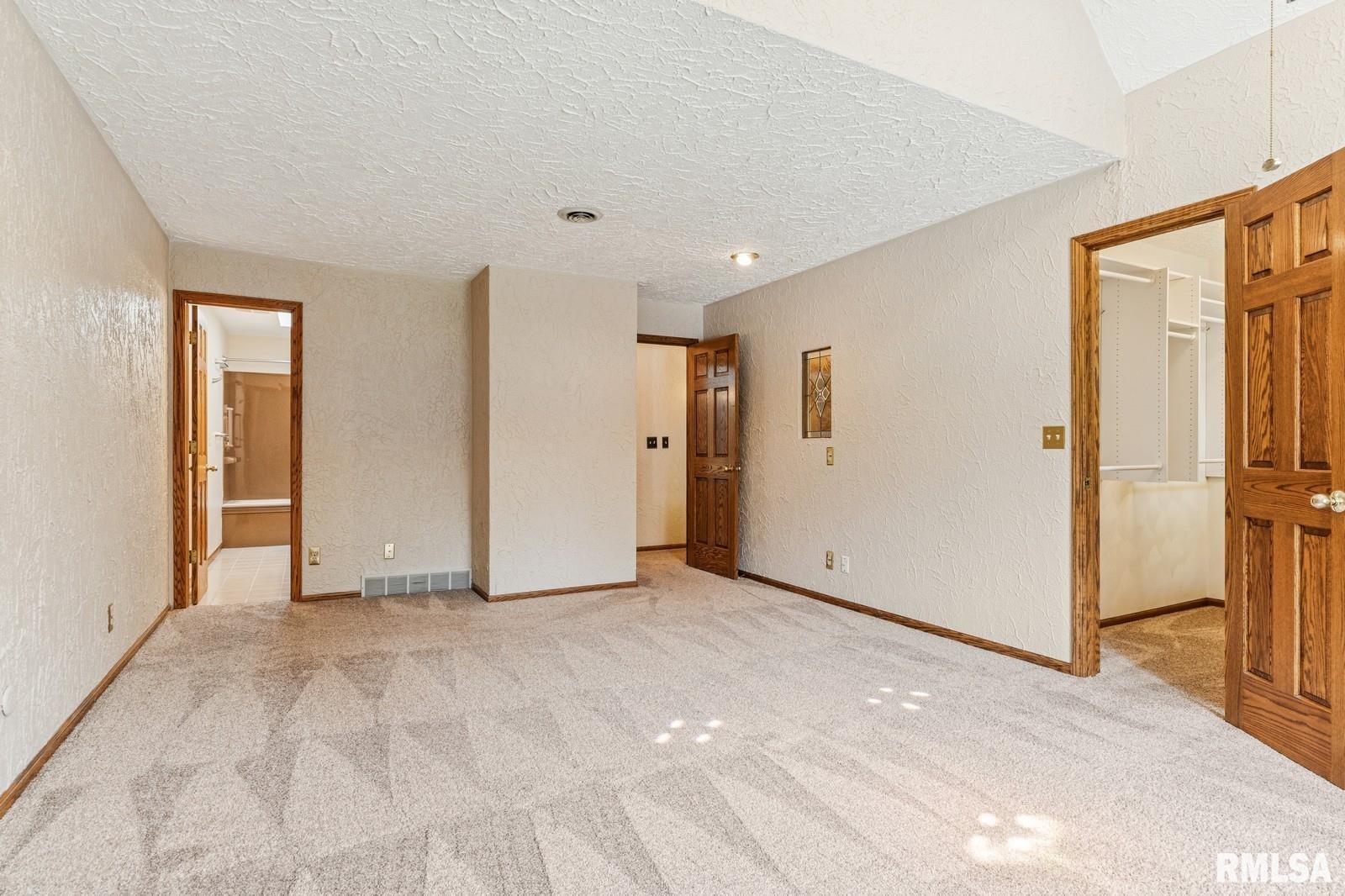 5039 Norwood Drive, Bettendorf, Iowa image 25